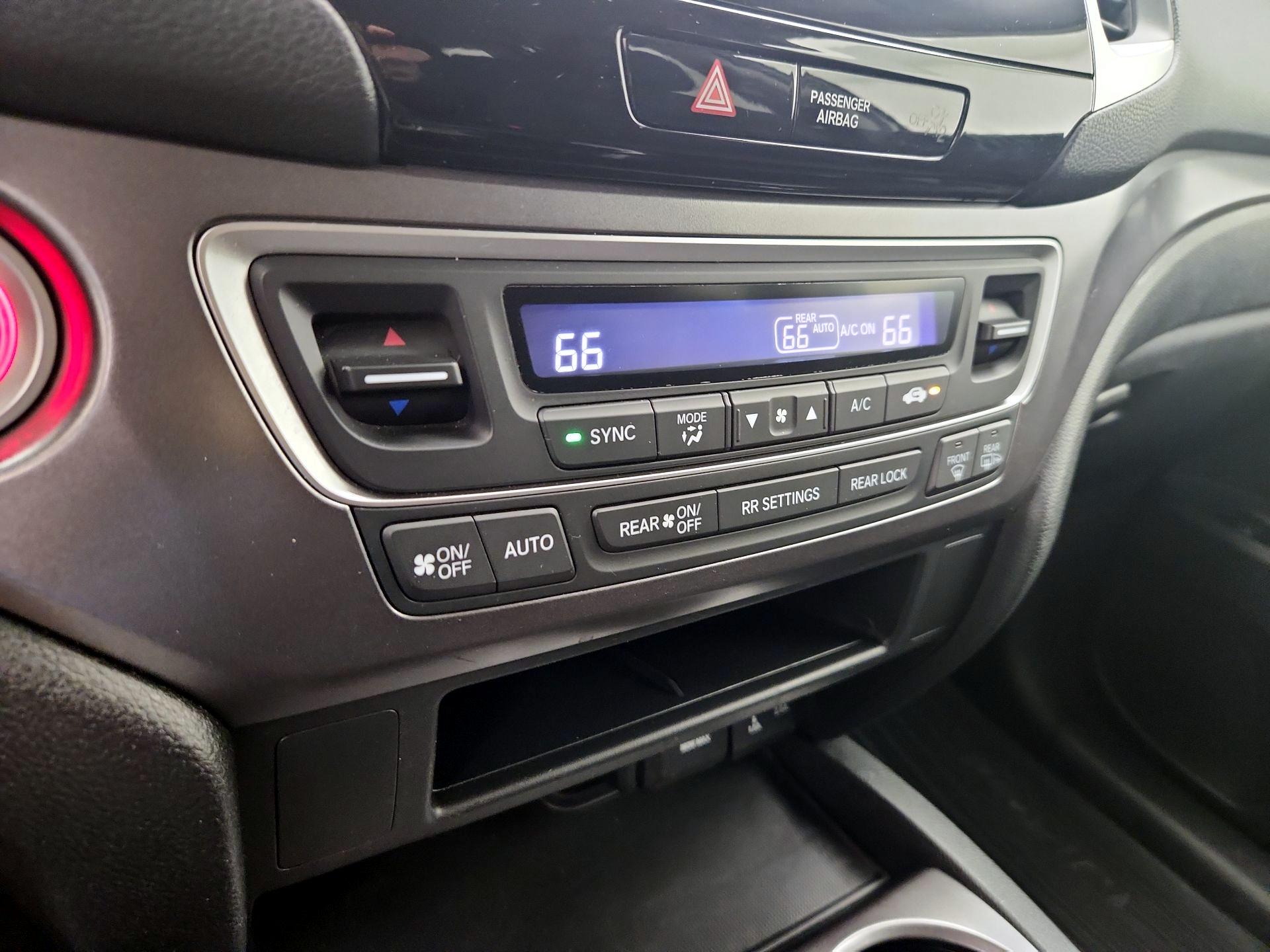 Thumbnail: 2018 Honda Pilot - 16