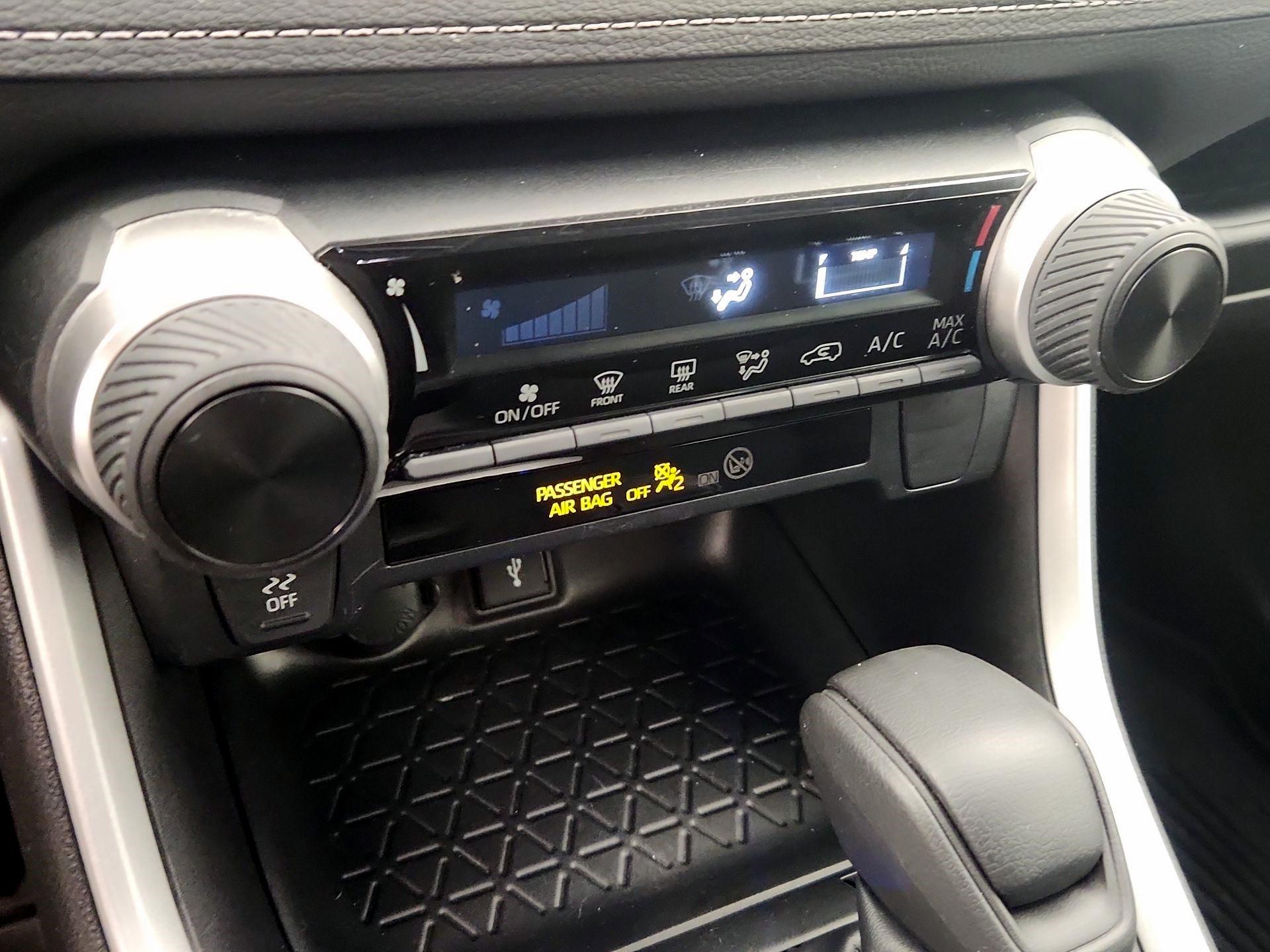 Thumbnail: 2022 Toyota RAV4 - 16