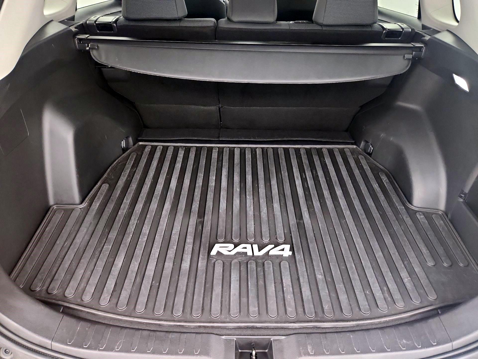 Thumbnail: 2022 Toyota RAV4 - 20