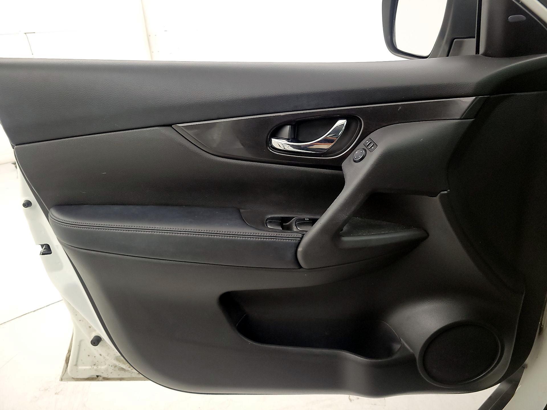 Thumbnail: 2018 Nissan Rogue - 12