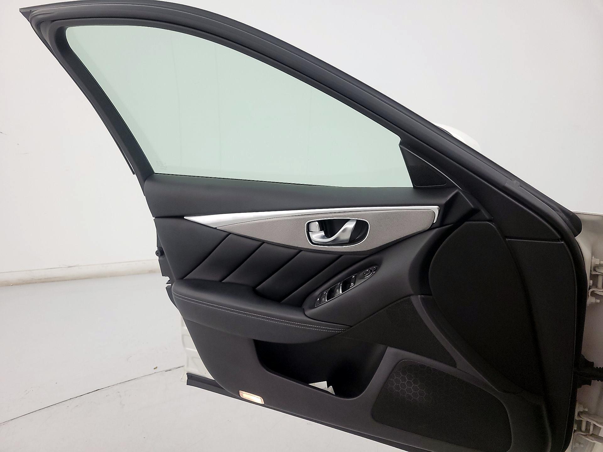 Thumbnail: 2015 INFINITI Q50 - 12
