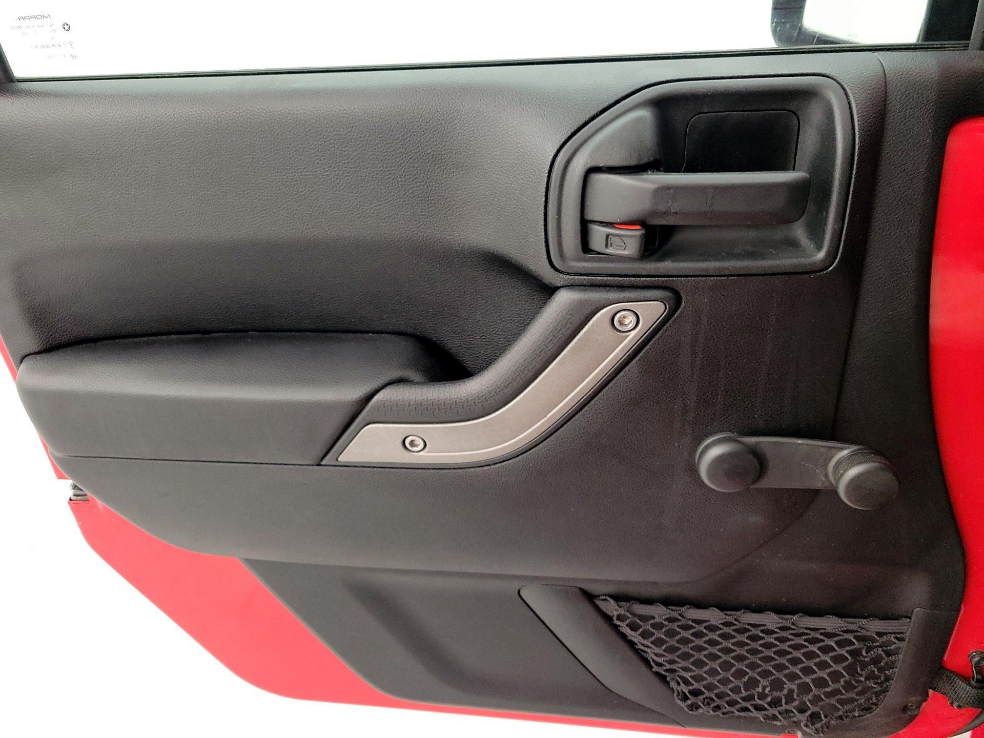 Thumbnail: 2018 Jeep Wrangler - 12
