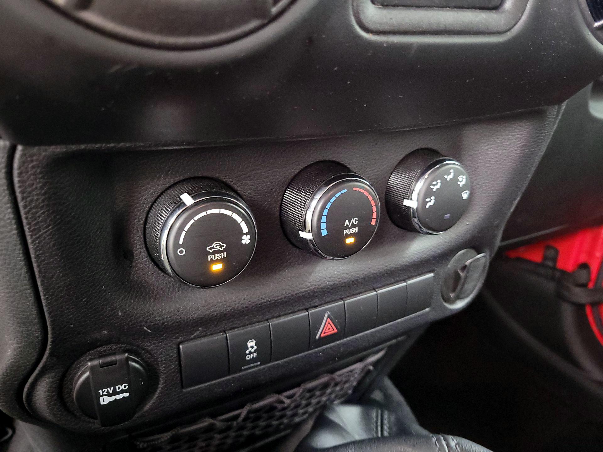 Thumbnail: 2018 Jeep Wrangler - 14