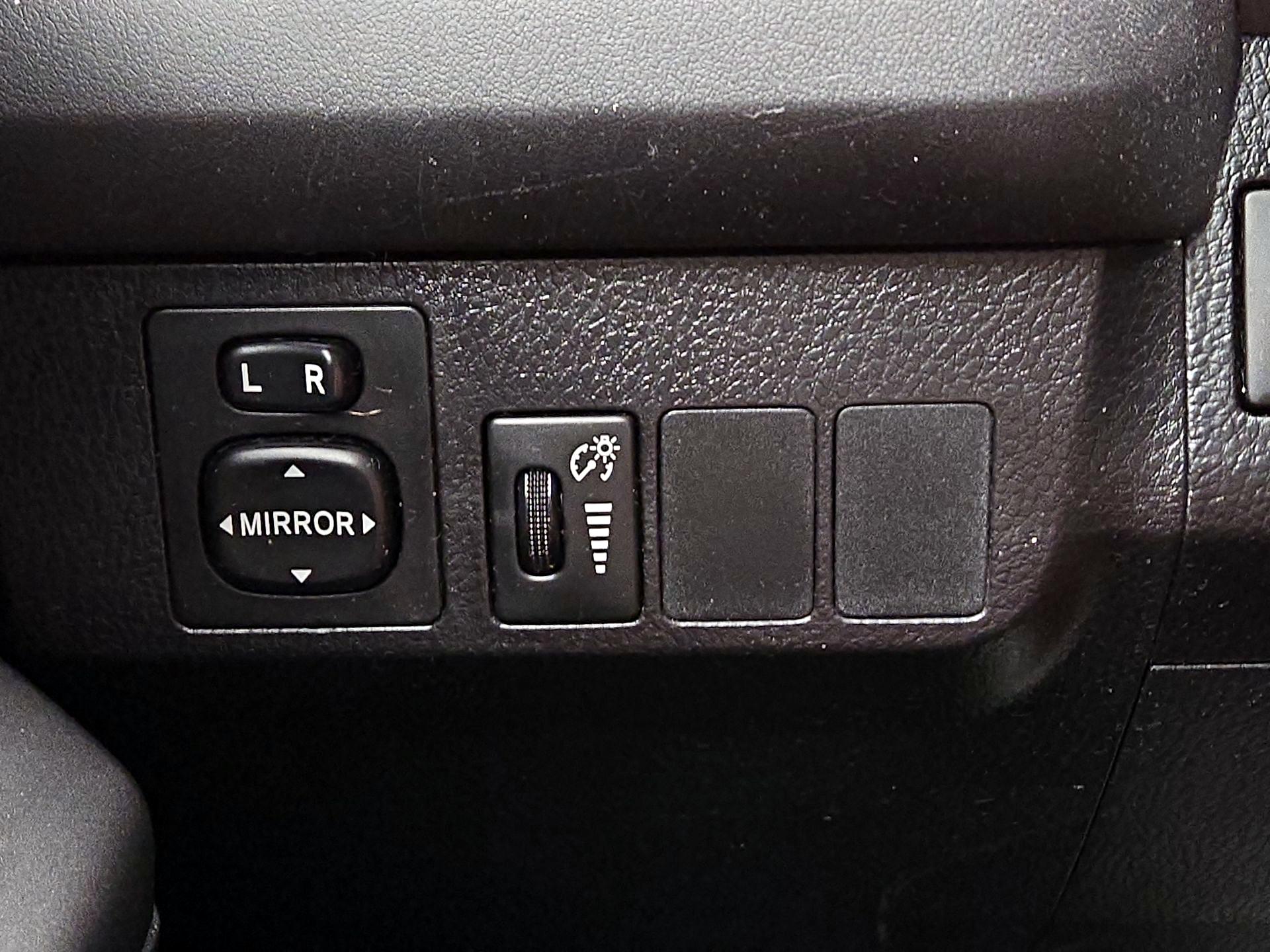 Thumbnail: 2016 Toyota RAV4 - 13