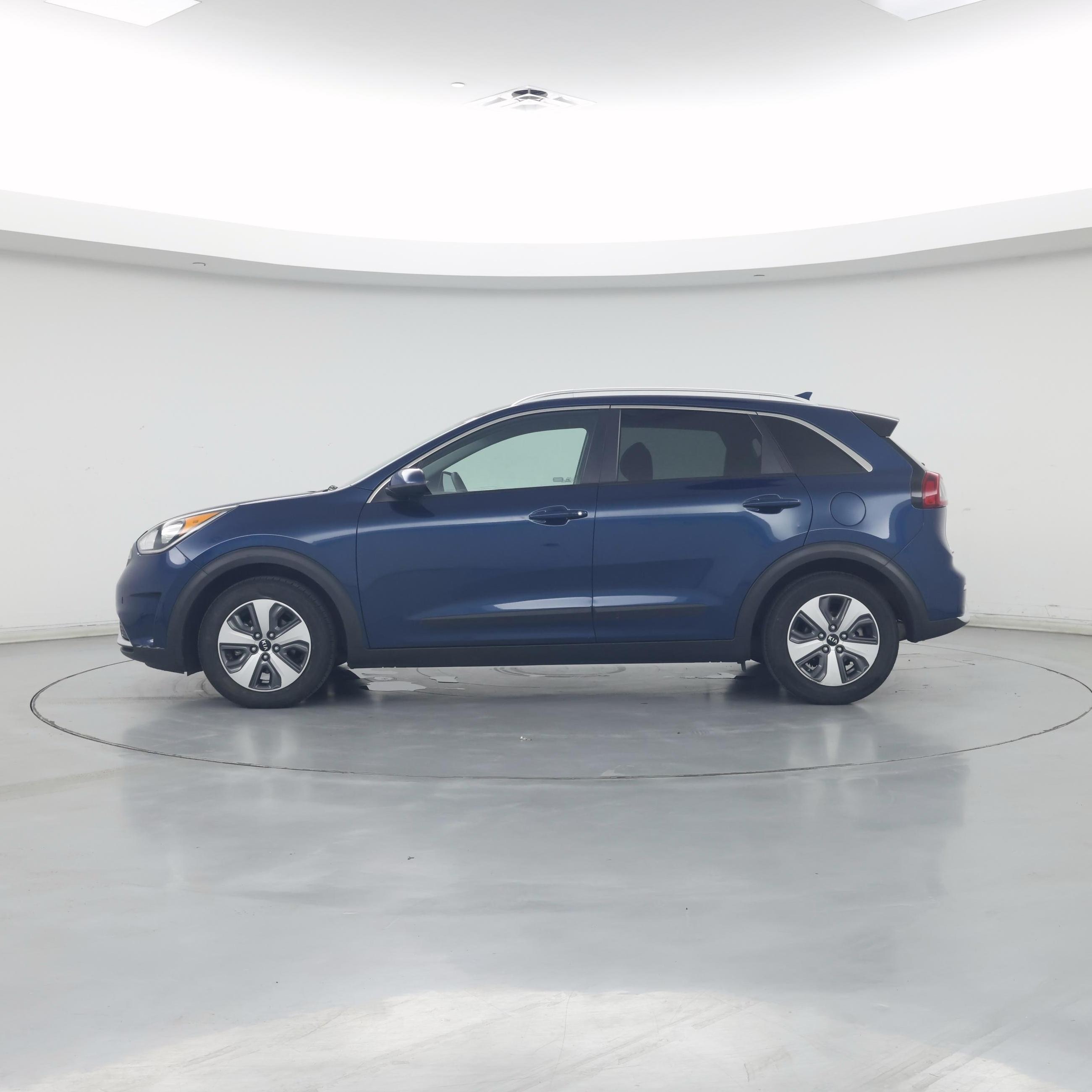 Thumbnail: 2018 Kia Niro - 3