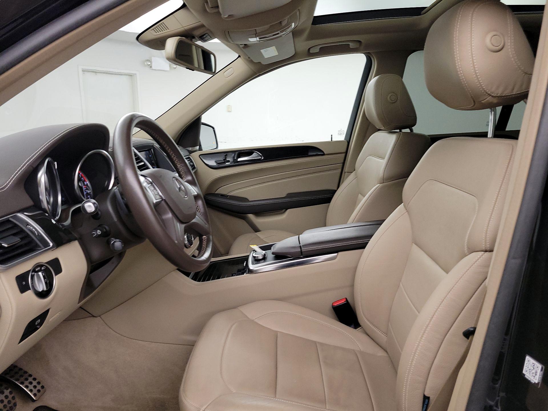 Thumbnail: 2015 Mercedes-Benz M-Class - 11