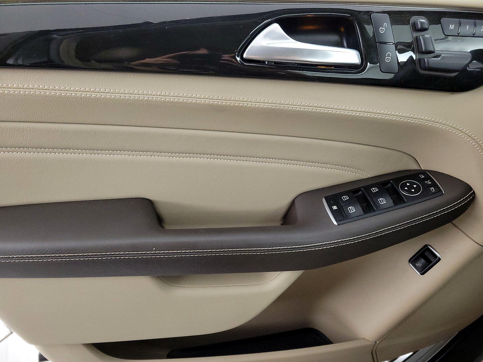 Thumbnail: 2015 Mercedes-Benz M-Class - 12