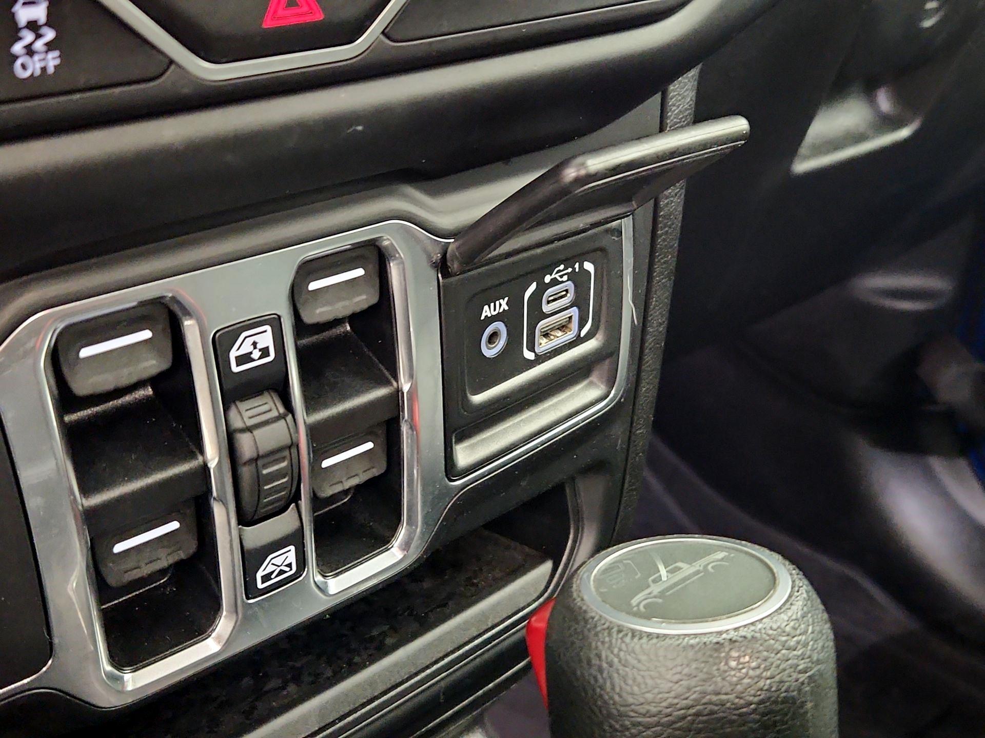 Thumbnail: 2021 Jeep Gladiator - 18