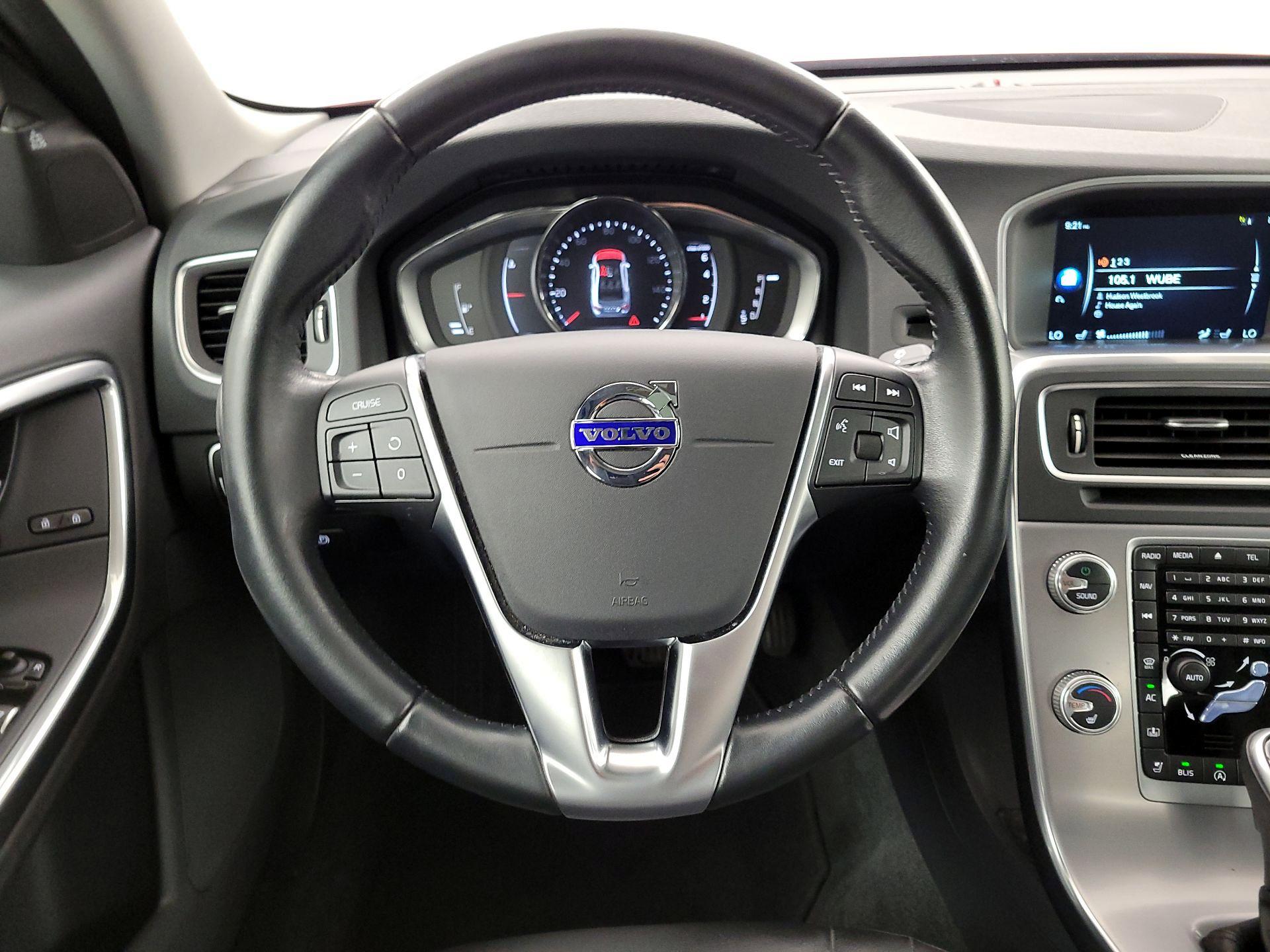 Thumbnail: 2017 Volvo S60 - 10