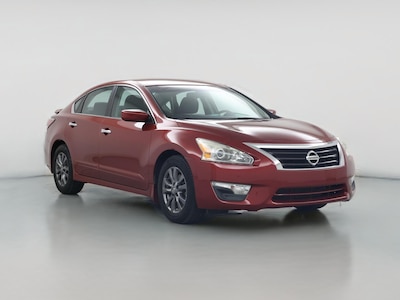Red 2015 Nissan Altima S