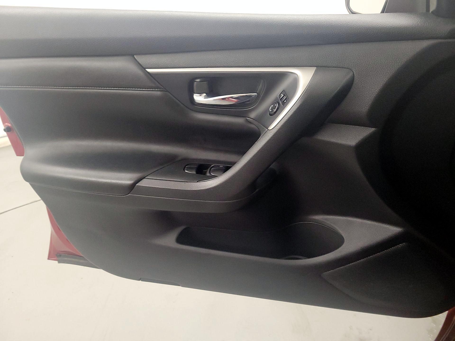Thumbnail: 2015 Nissan Altima - 12