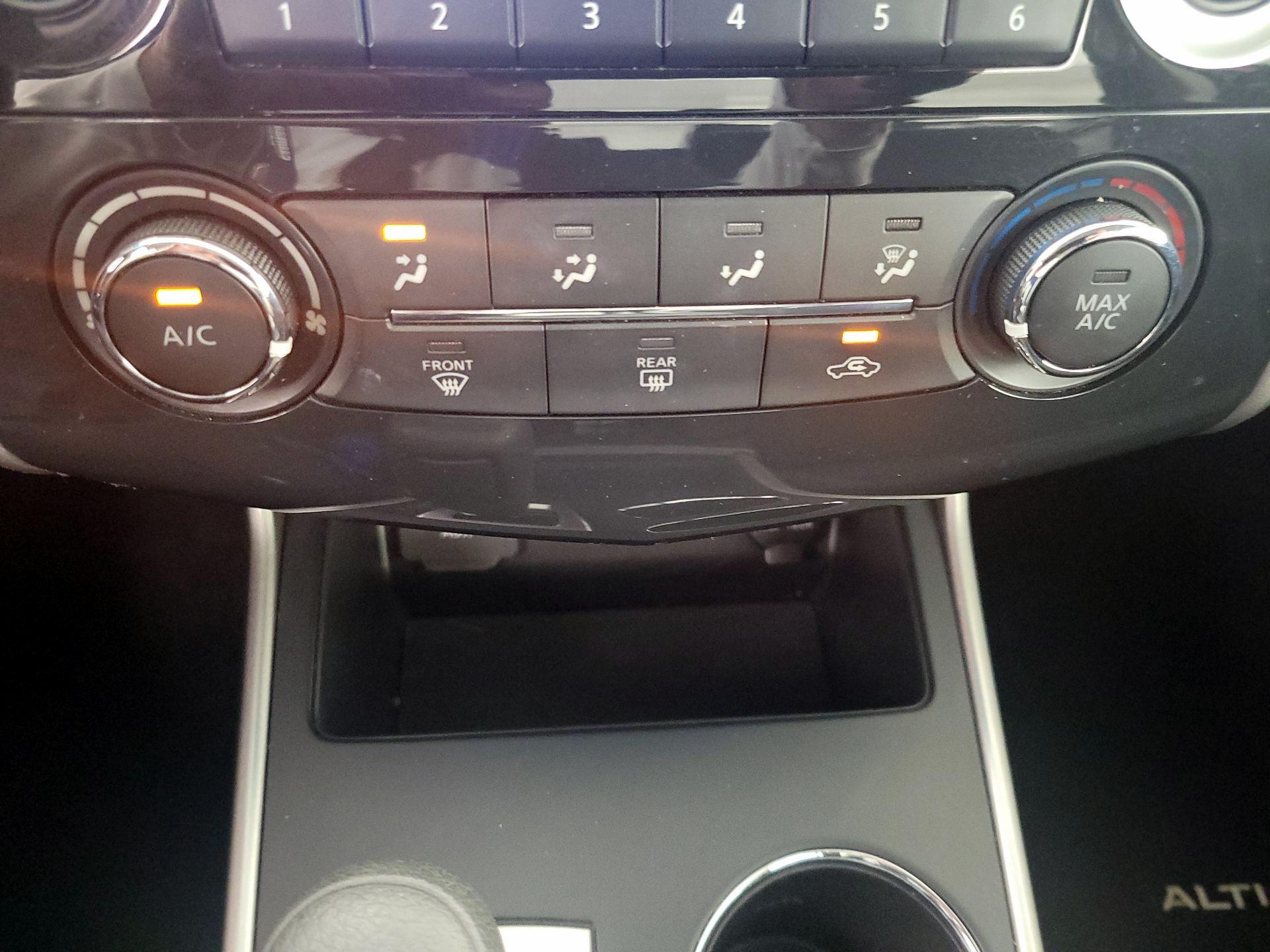 Thumbnail: 2015 Nissan Altima - 16