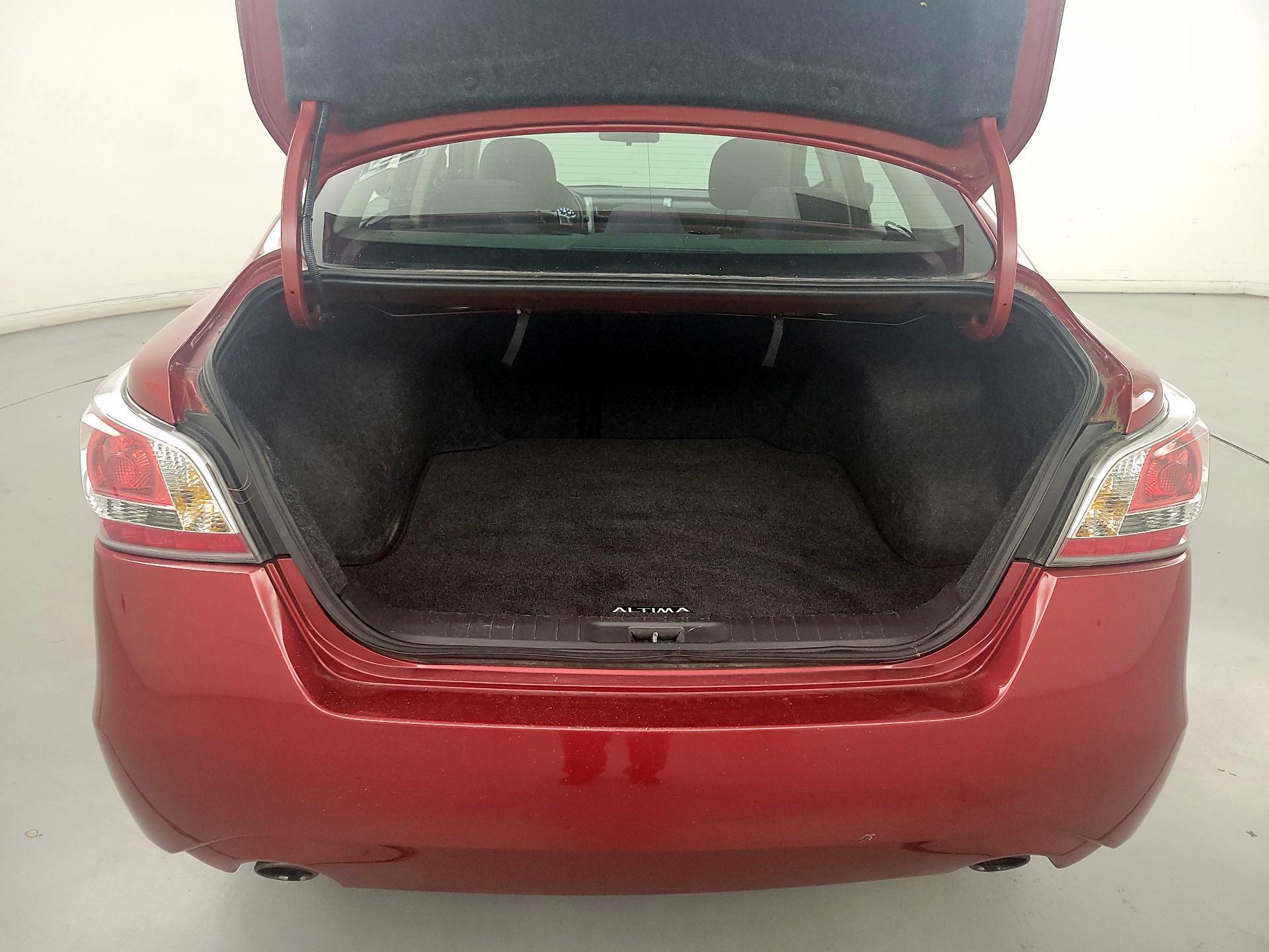 Thumbnail: 2015 Nissan Altima - 20