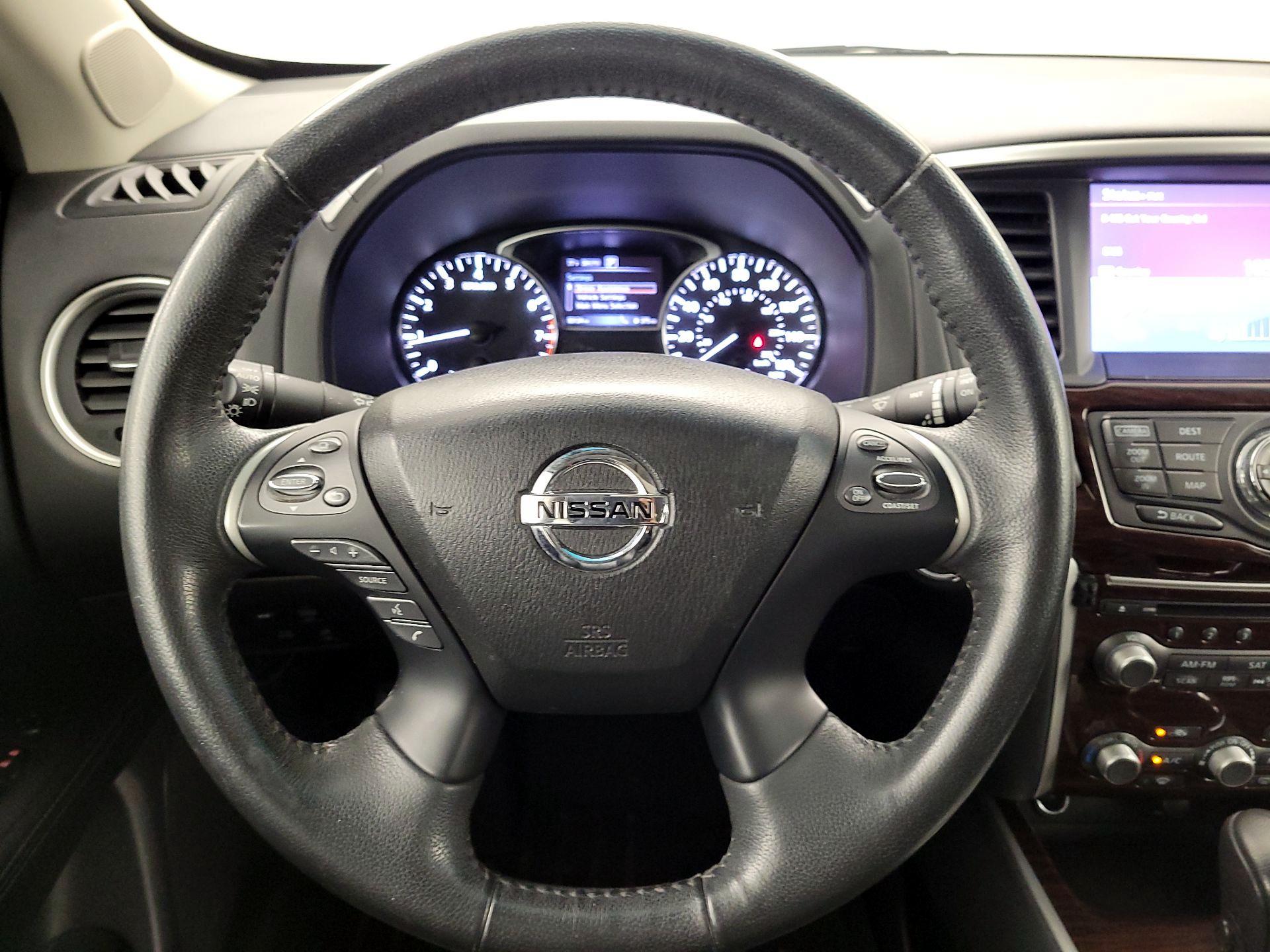 Thumbnail: 2016 Nissan Pathfinder - 10