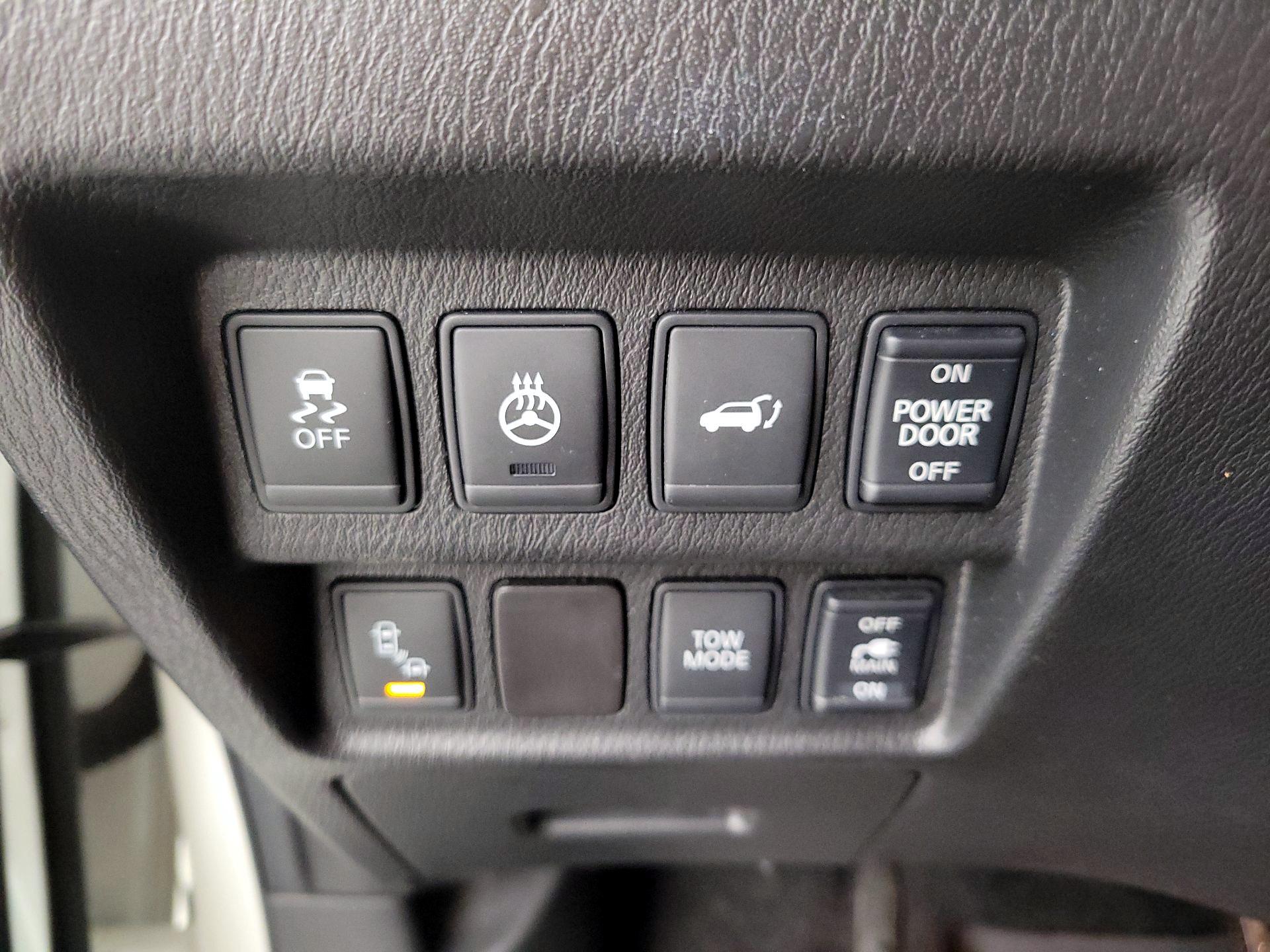 Thumbnail: 2016 Nissan Pathfinder - 13