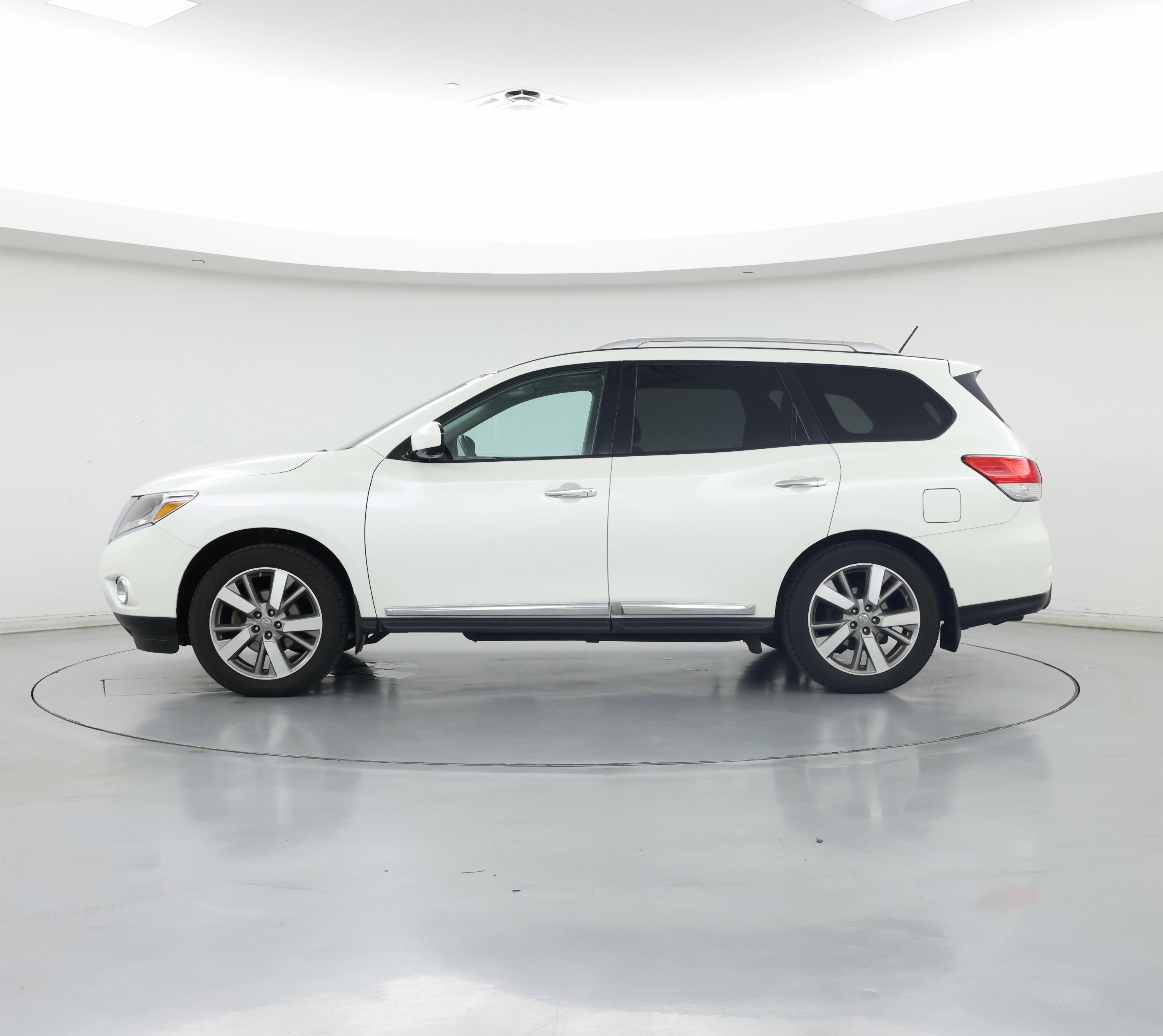 Thumbnail: 2016 Nissan Pathfinder - 3