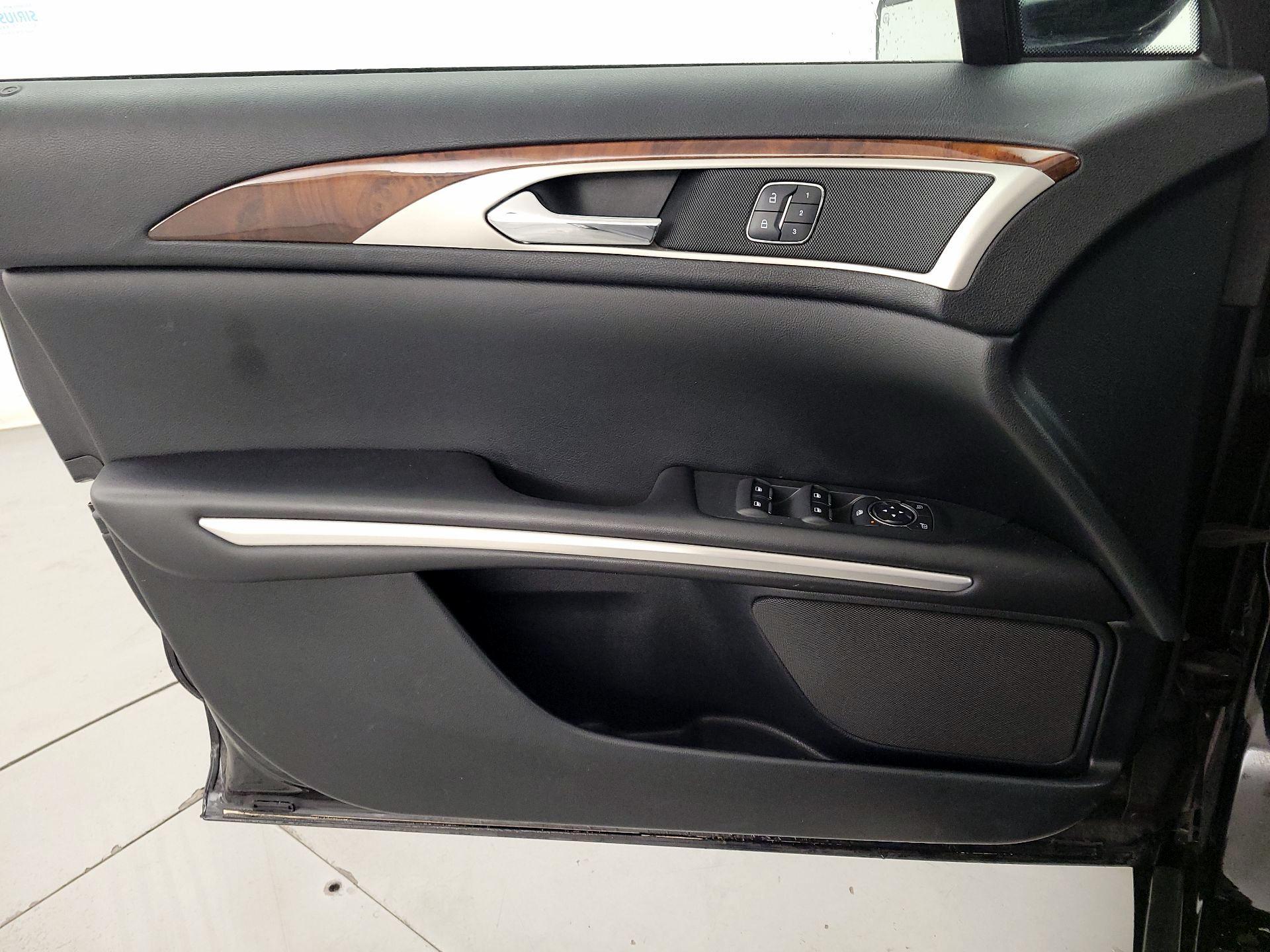 Thumbnail: 2016 Lincoln MKZ - 12