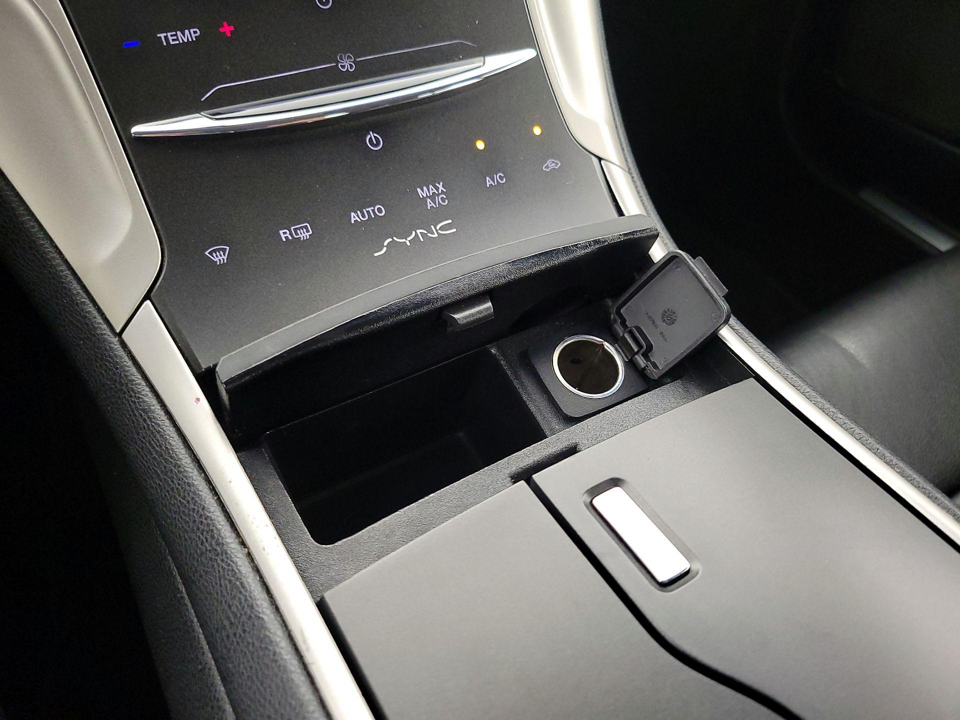 Thumbnail: 2016 Lincoln MKZ - 18