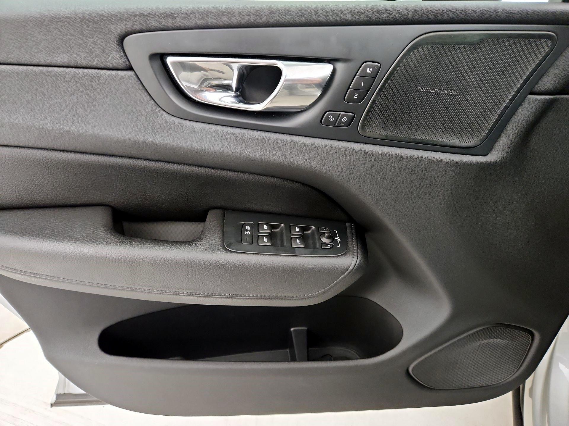 Thumbnail: 2019 Volvo XC60 - 12