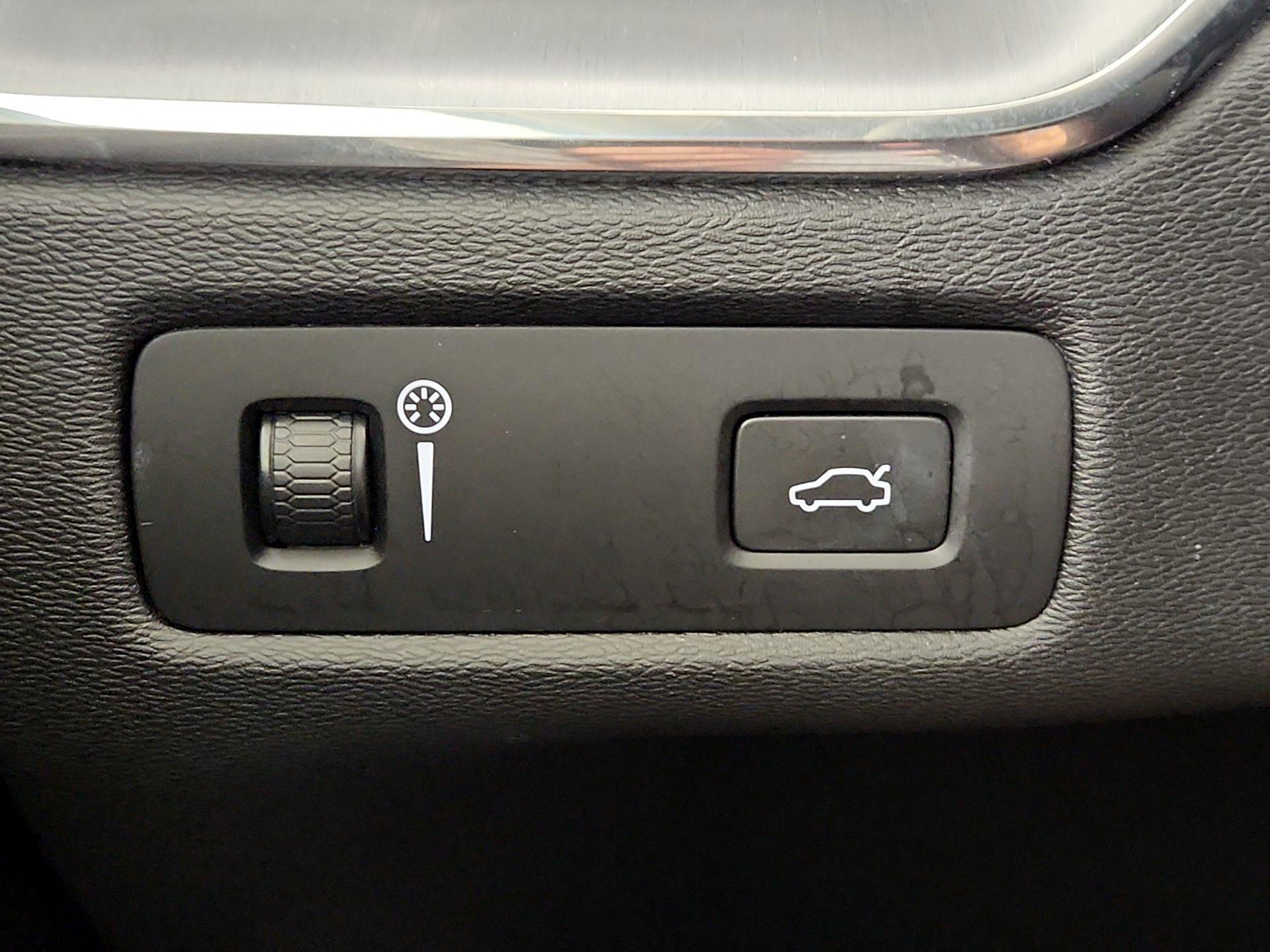 Thumbnail: 2019 Volvo XC60 - 13