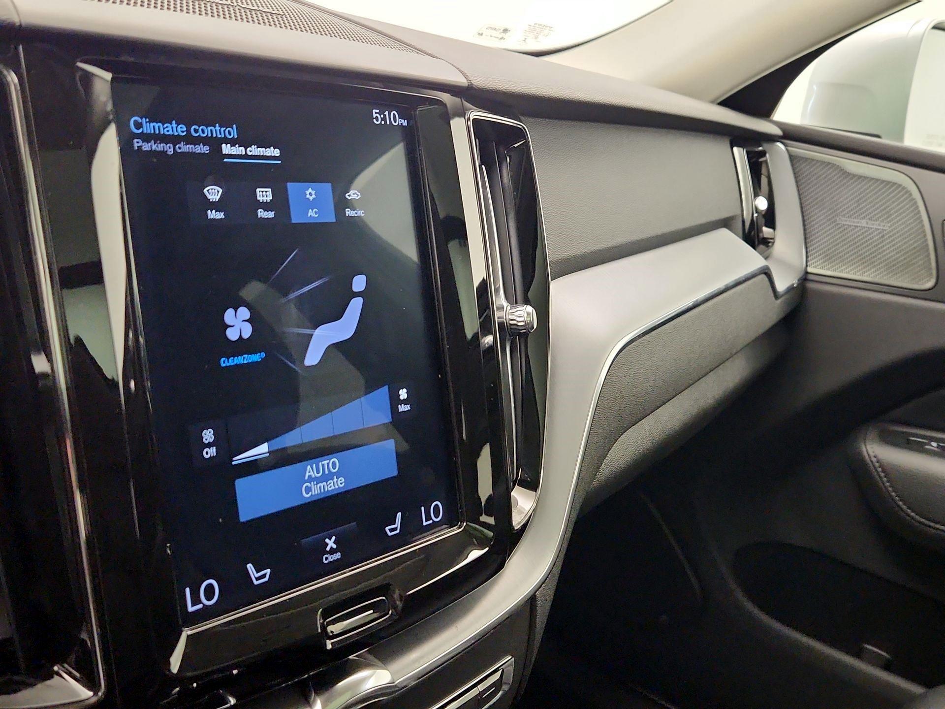 Thumbnail: 2019 Volvo XC60 - 16