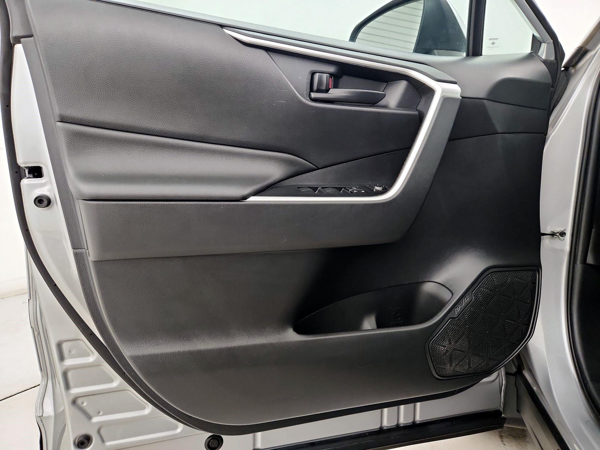 Thumbnail: 2019 Toyota RAV4 - 12