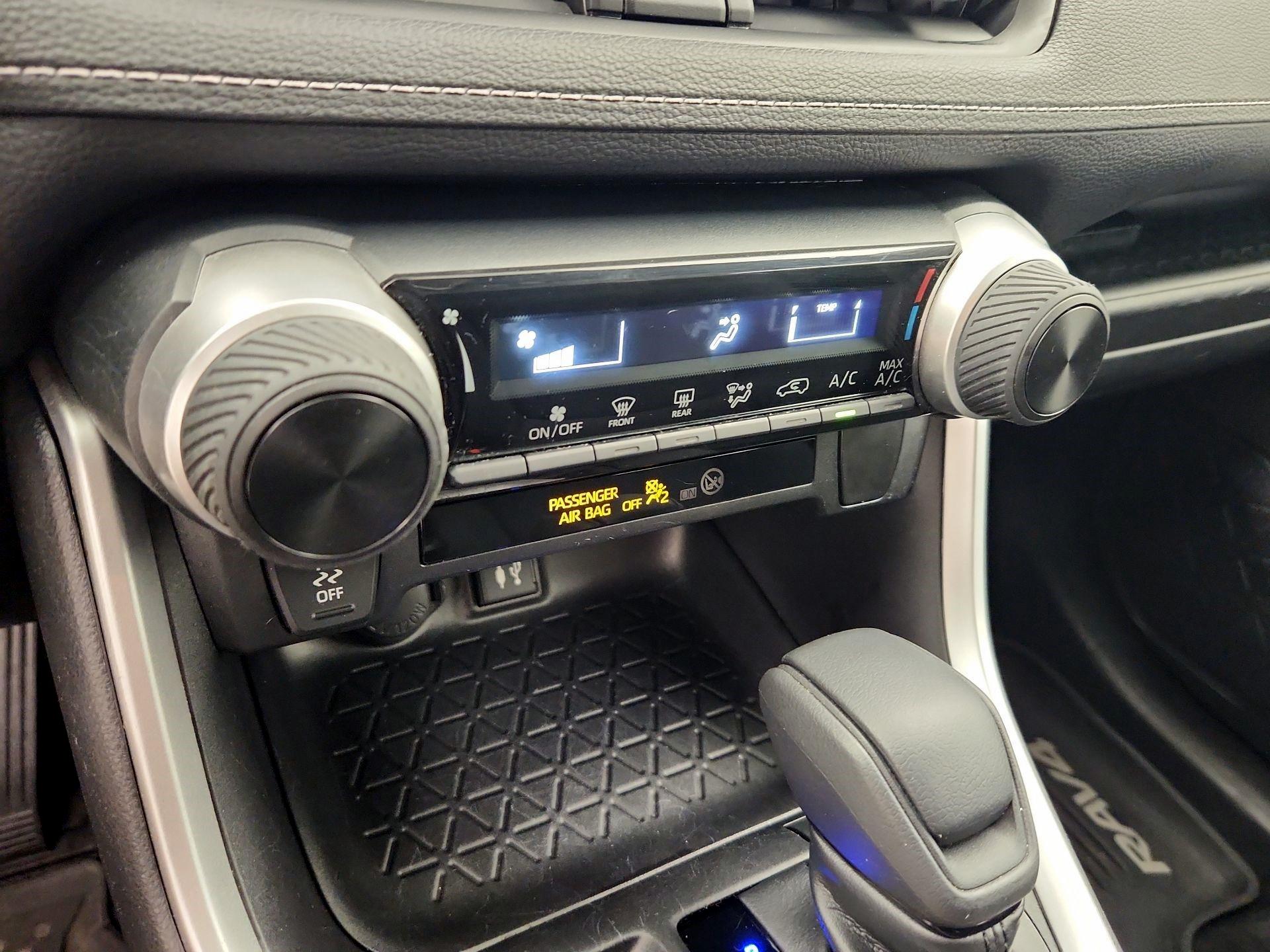 Thumbnail: 2019 Toyota RAV4 - 16