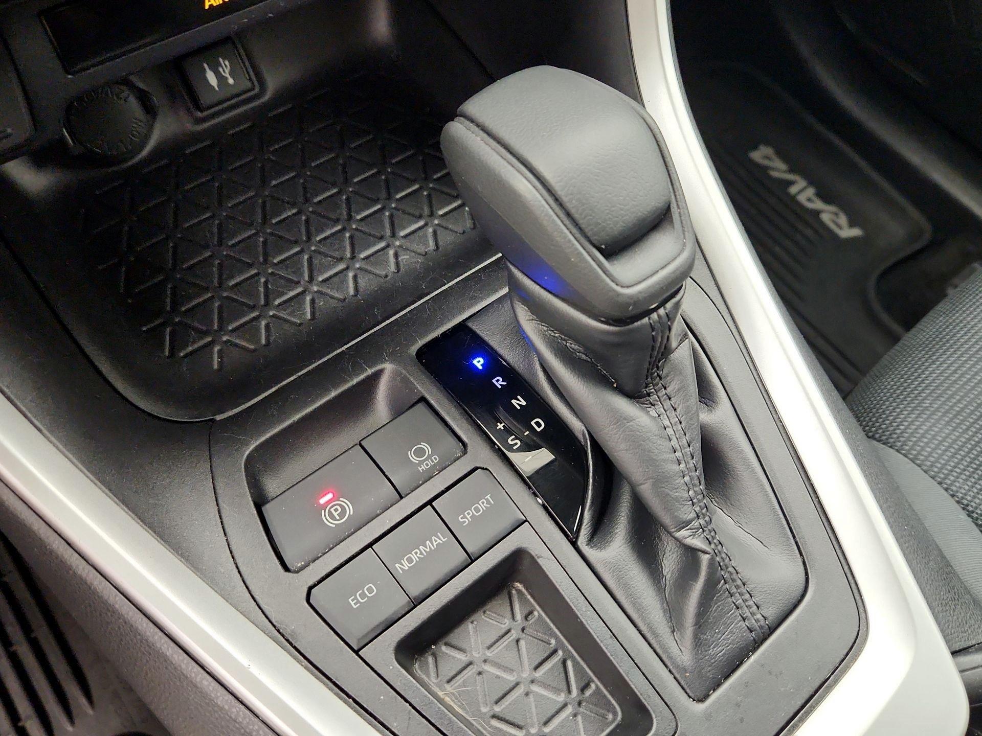 Thumbnail: 2019 Toyota RAV4 - 17