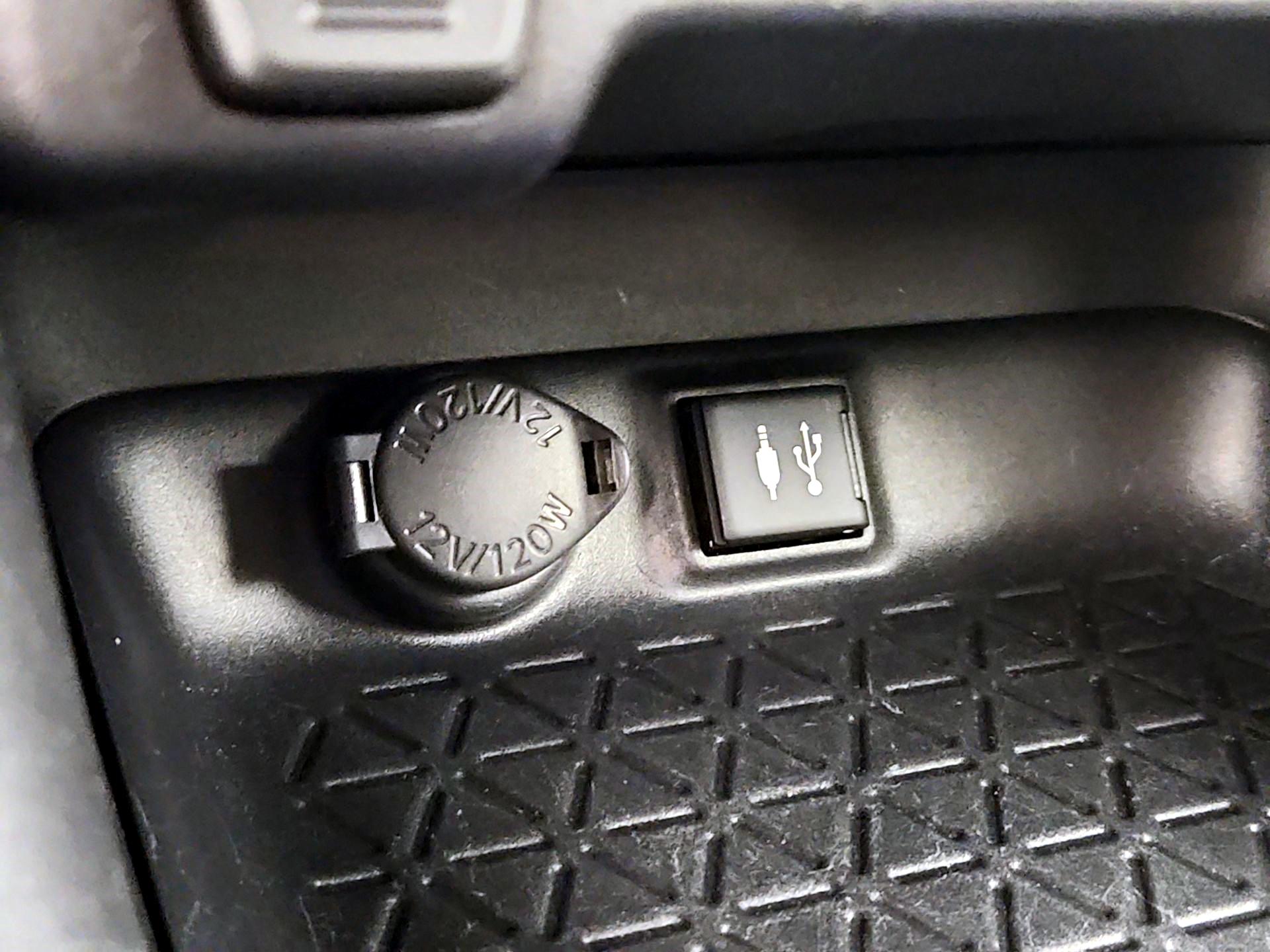 Thumbnail: 2019 Toyota RAV4 - 18