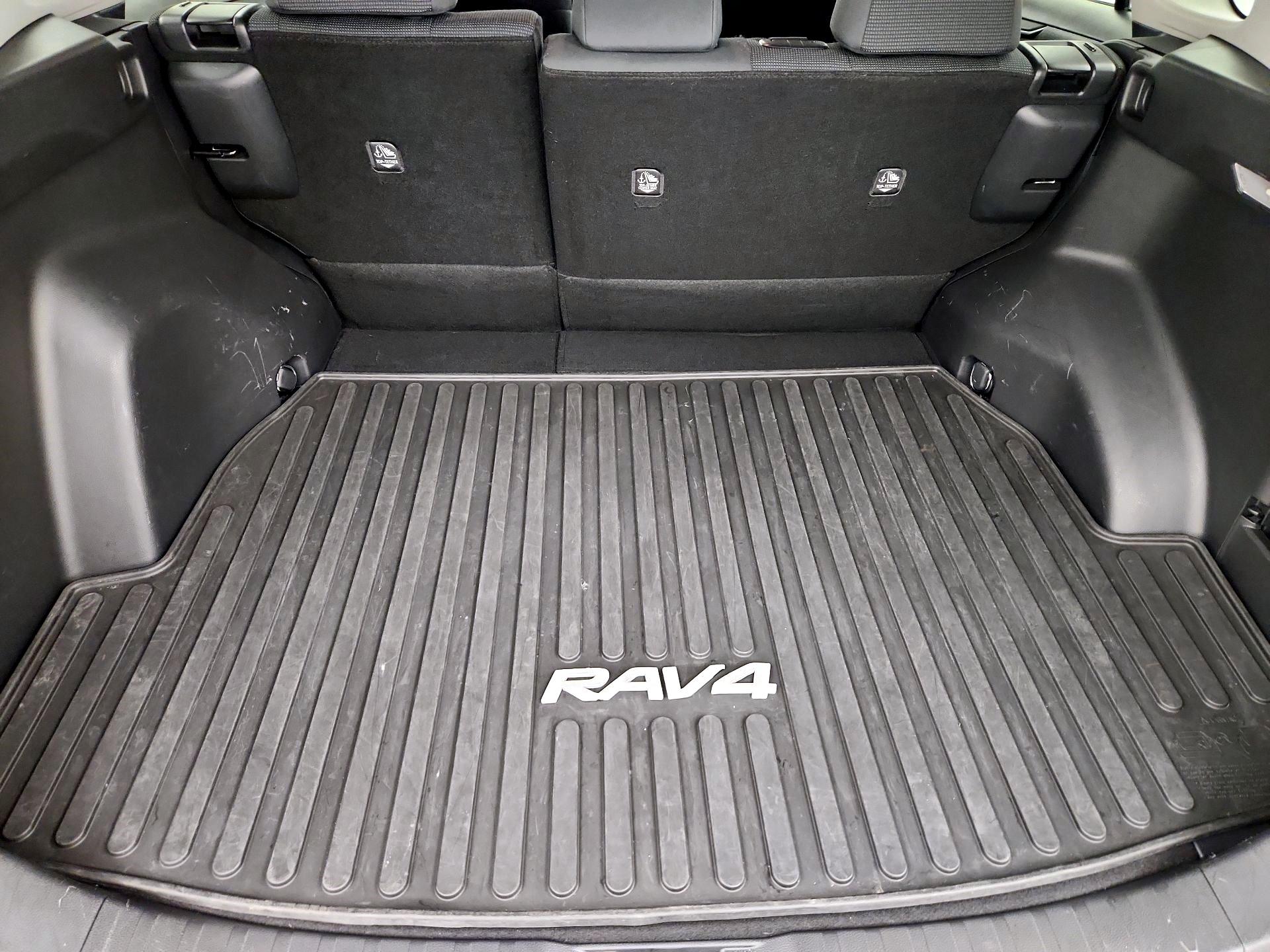 Thumbnail: 2019 Toyota RAV4 - 20