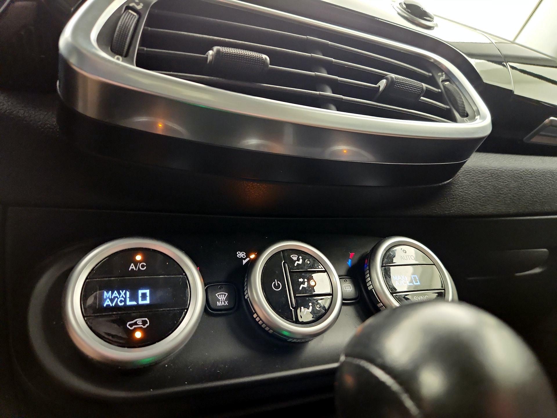 Thumbnail: 2016 Fiat 500X - 17