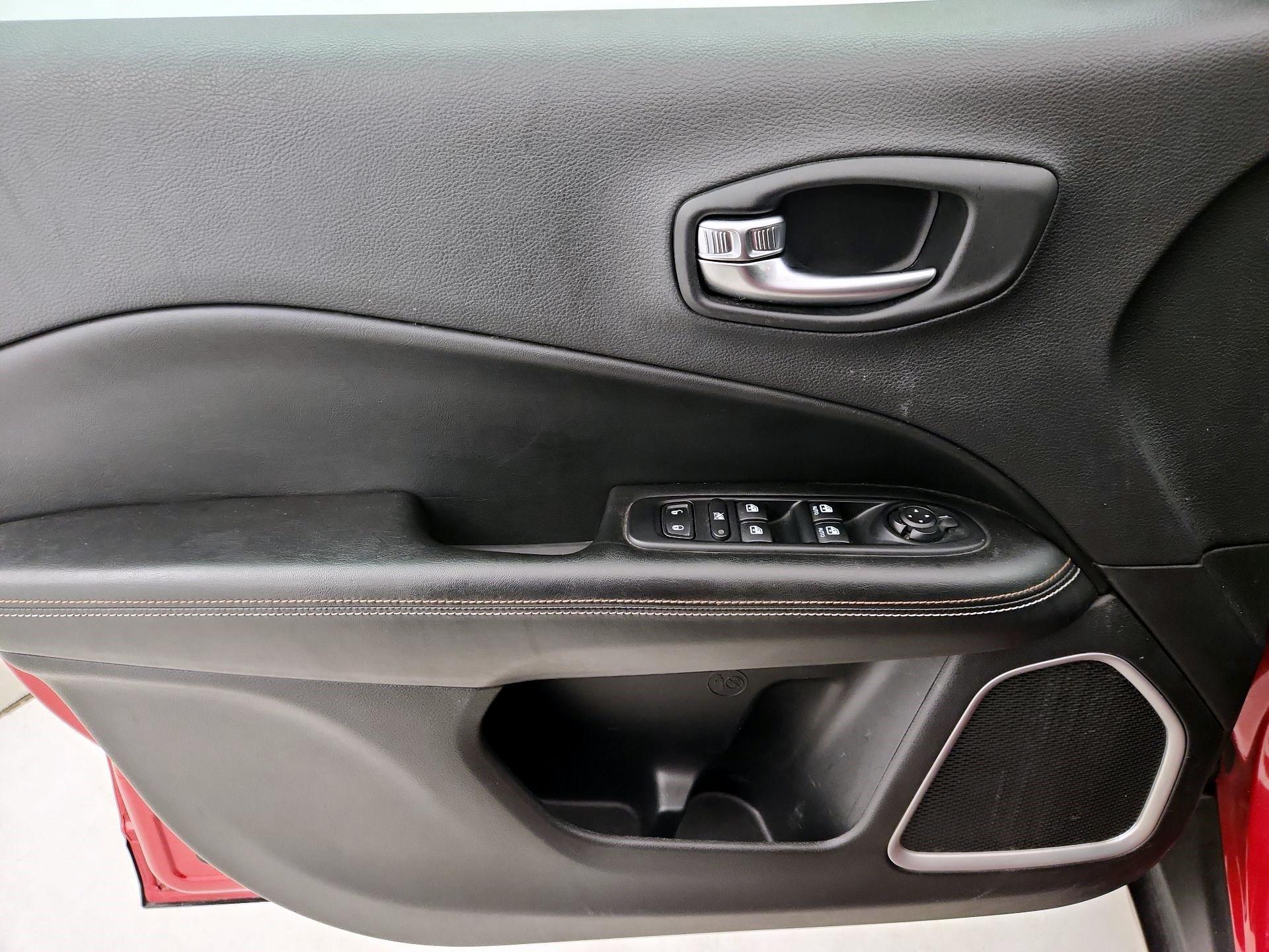Thumbnail: 2019 Jeep Compass - 12