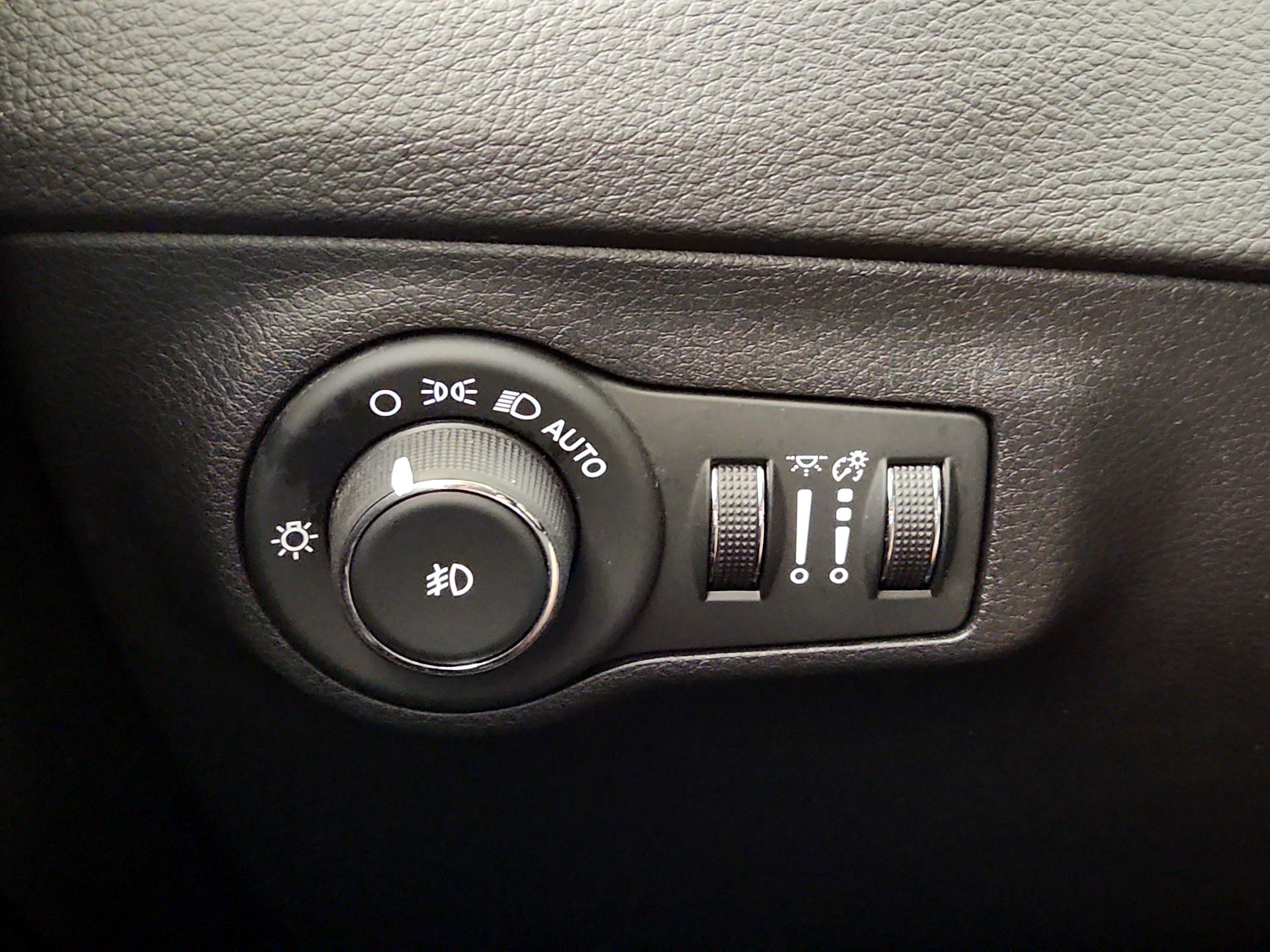 Thumbnail: 2019 Jeep Compass - 13