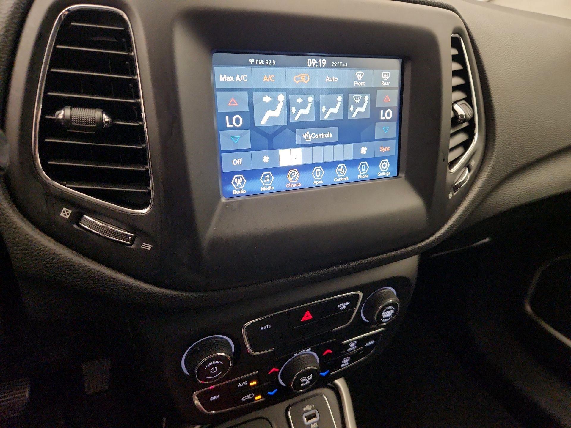 Thumbnail: 2019 Jeep Compass - 16