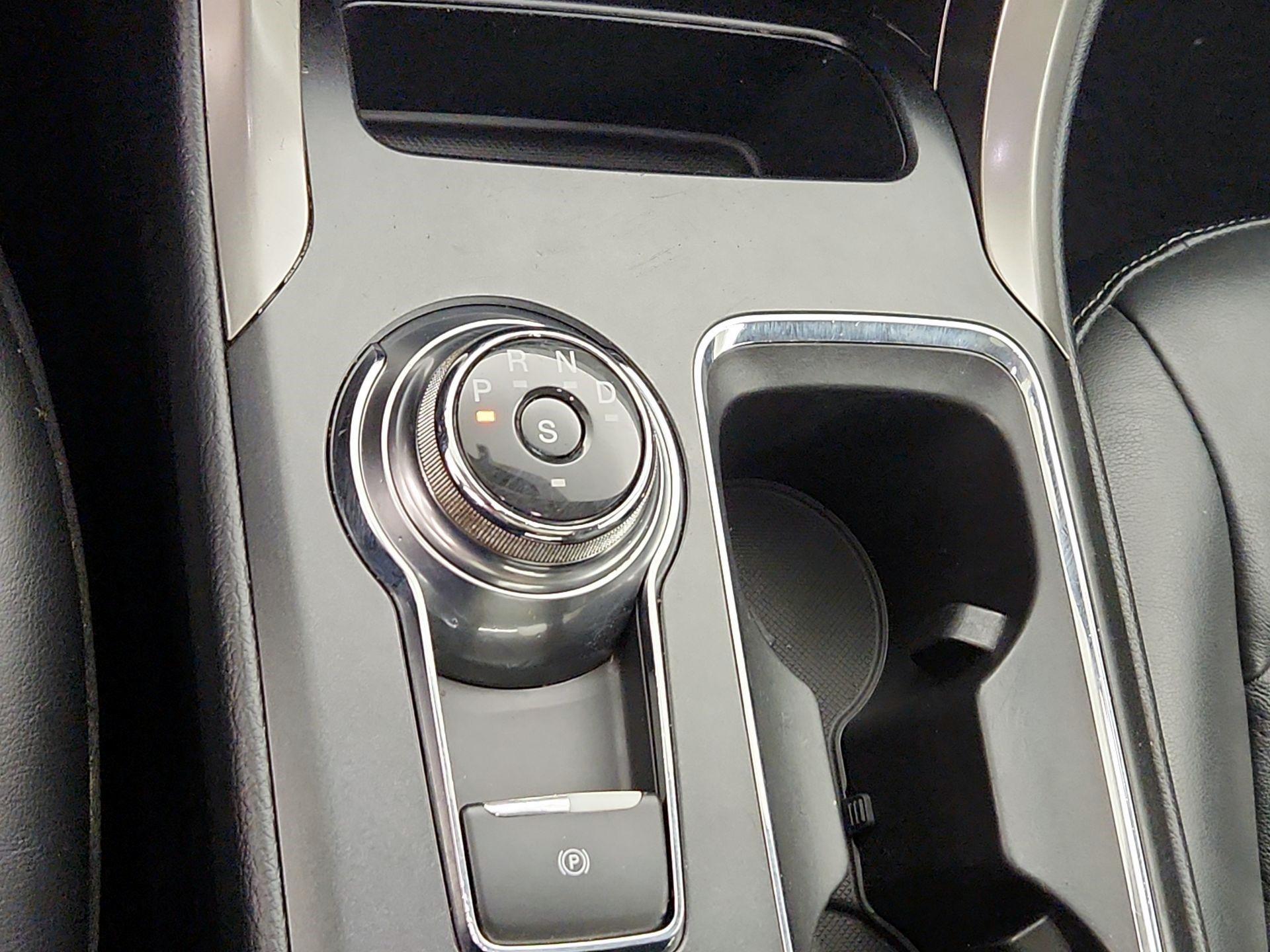 Thumbnail: 2017 Ford Fusion - 16