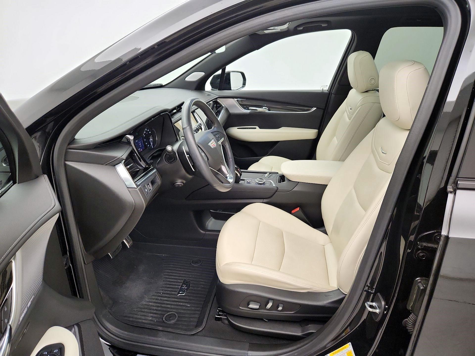 Thumbnail: 2023 Cadillac XT6 - 11