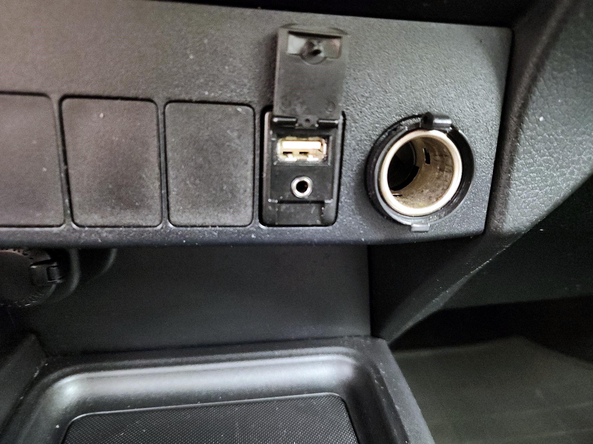 Thumbnail: 2015 Toyota RAV4 - 18