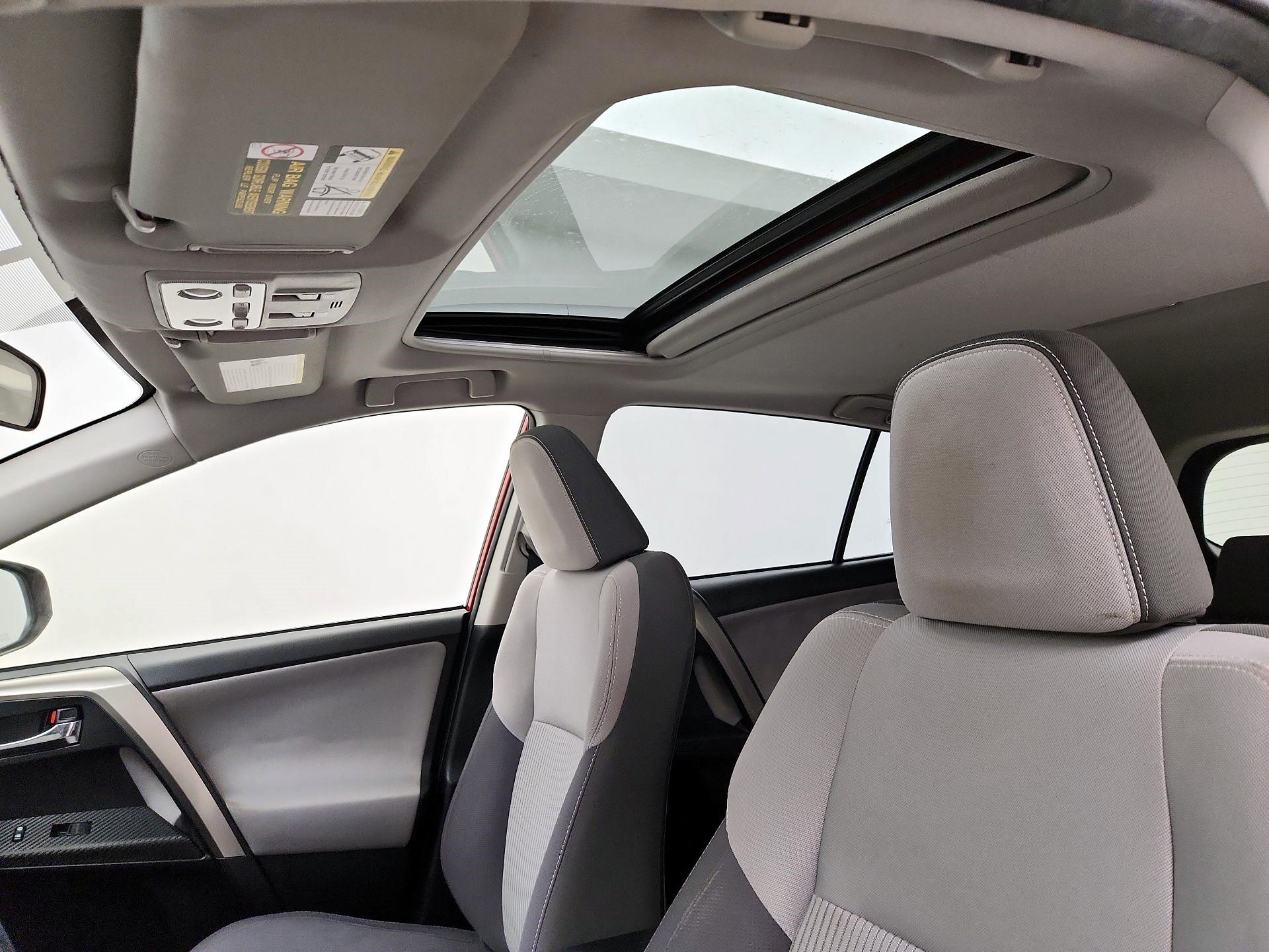 Thumbnail: 2015 Toyota RAV4 - 19