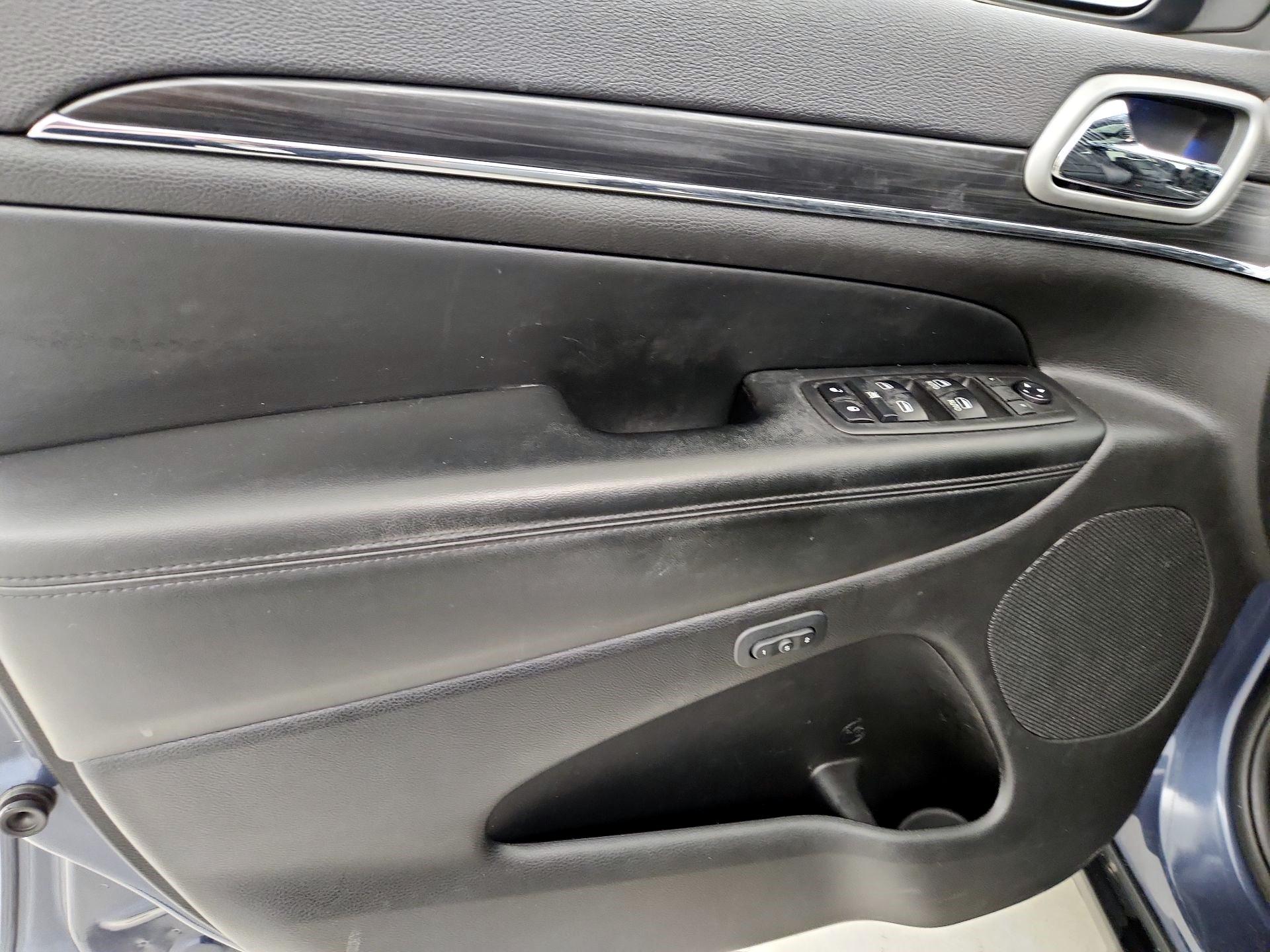 Thumbnail: 2019 Jeep Grand Cherokee - 10