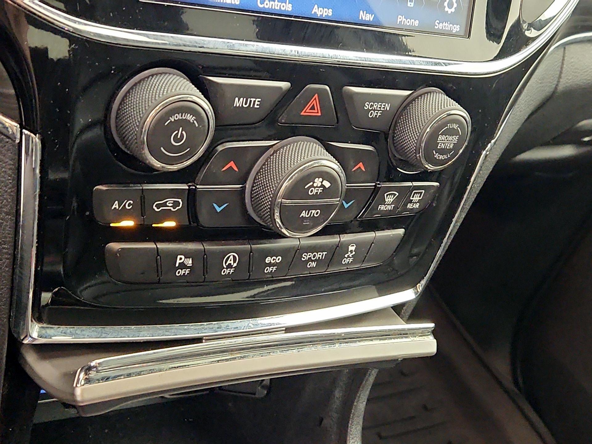 Thumbnail: 2019 Jeep Grand Cherokee - 15