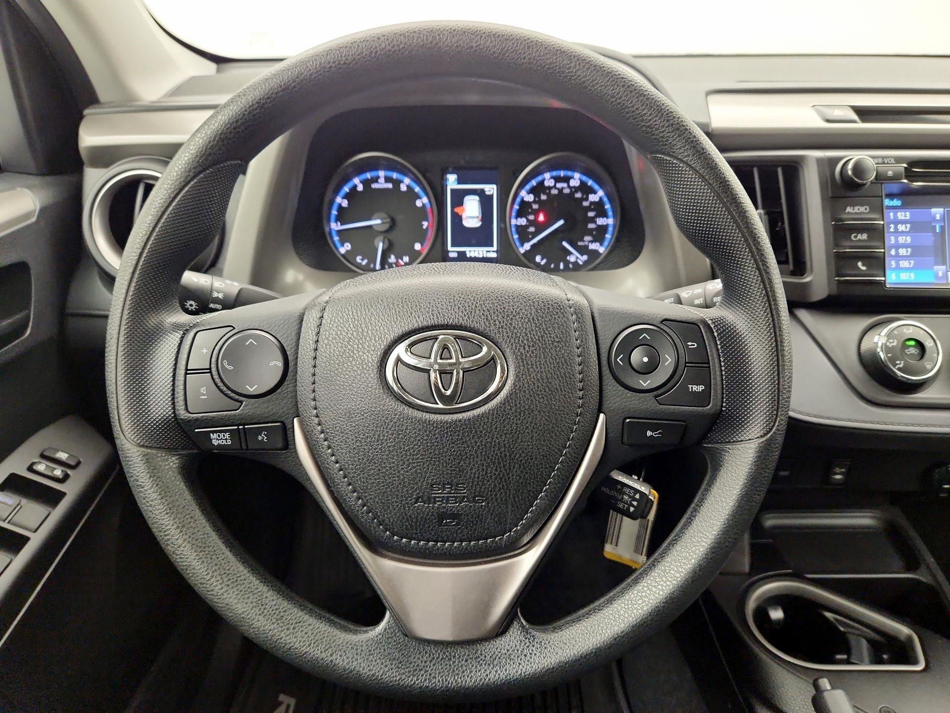 Thumbnail: 2018 Toyota RAV4 - 10