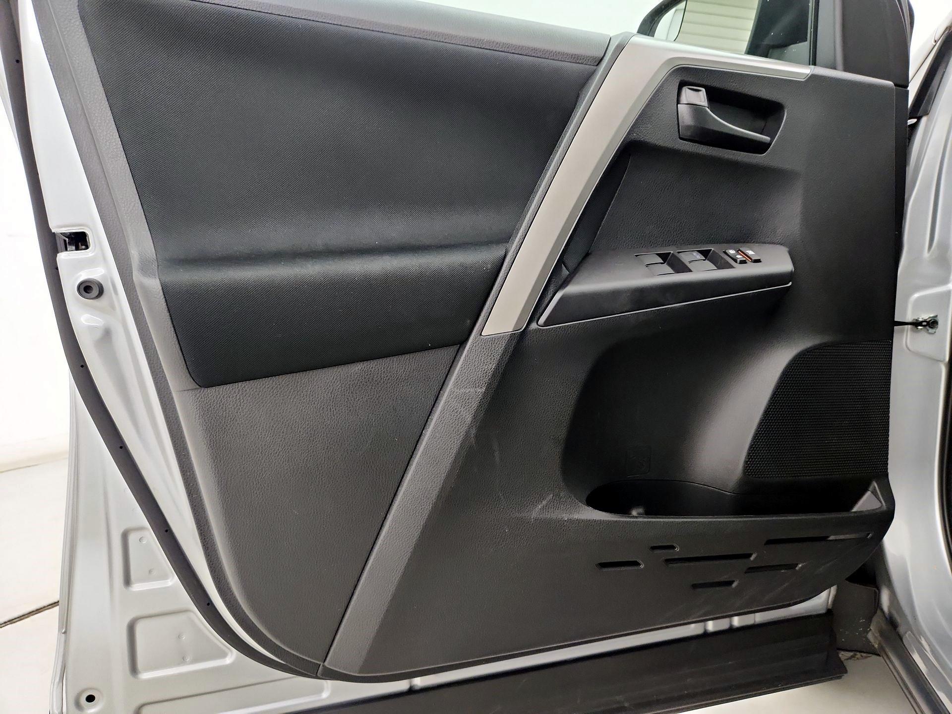 Thumbnail: 2018 Toyota RAV4 - 12
