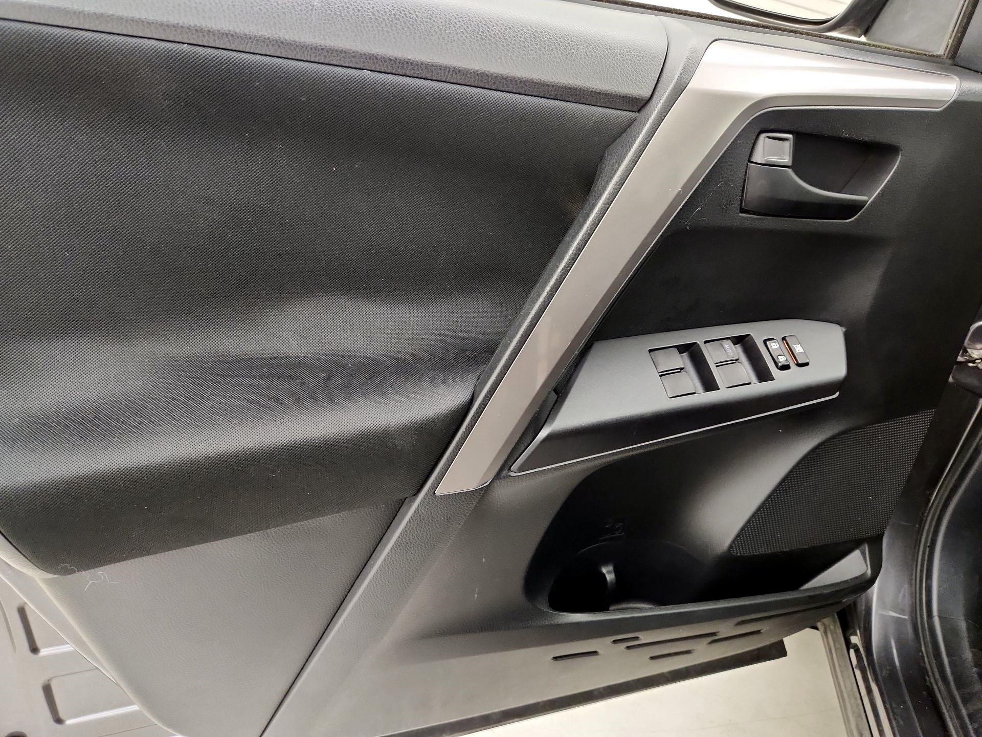 Thumbnail: 2017 Toyota RAV4 - 12