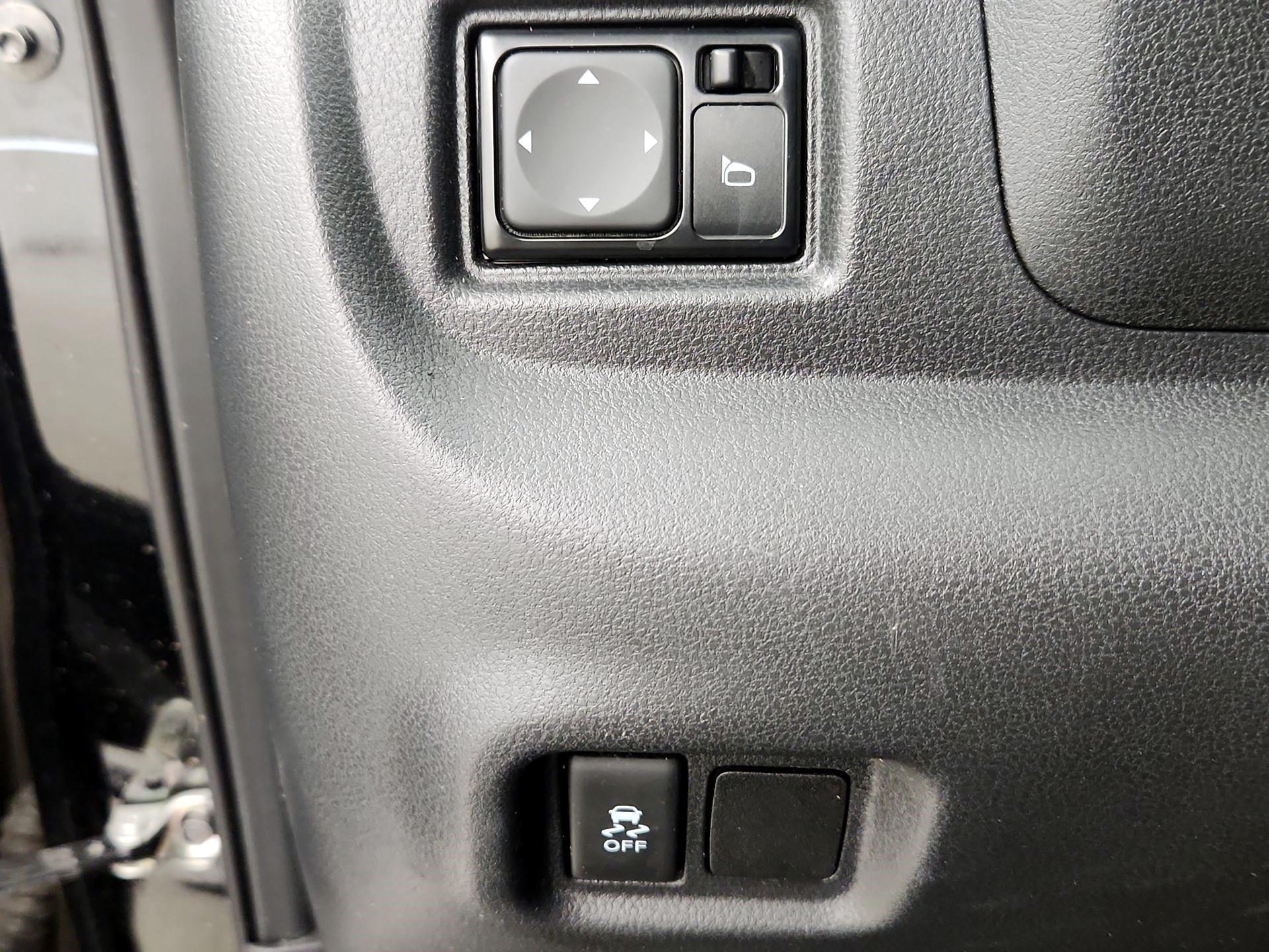Thumbnail: 2017 Nissan Versa Note - 13