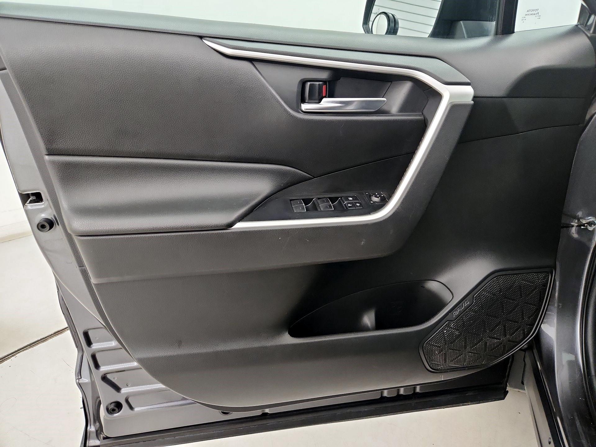 Thumbnail: 2022 Toyota RAV4 - 12