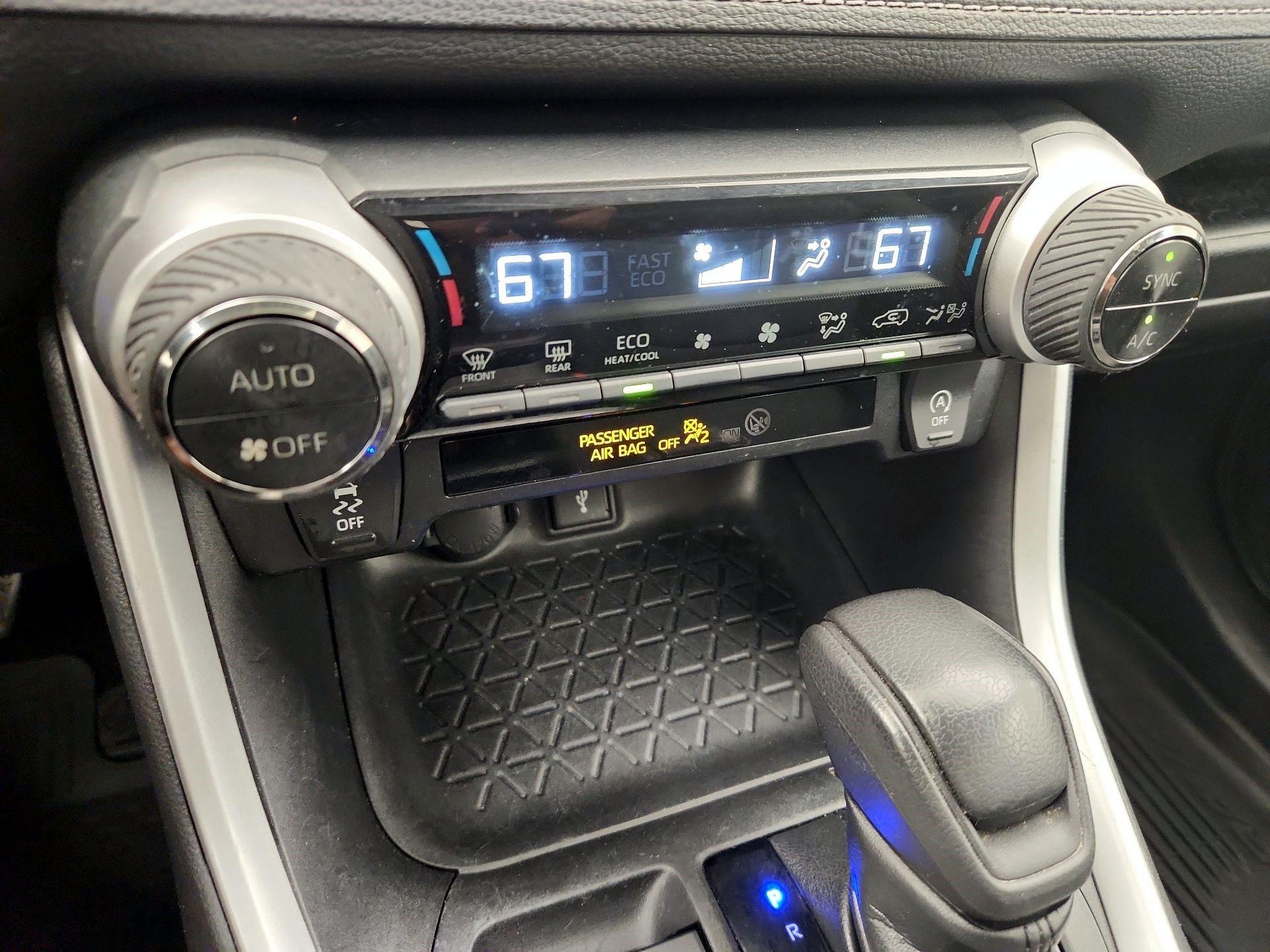 Thumbnail: 2022 Toyota RAV4 - 16
