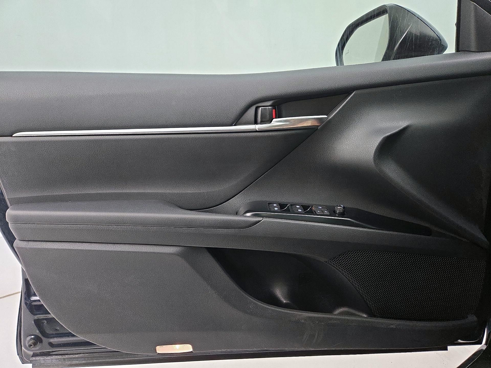 Thumbnail: 2018 Toyota Camry - 12