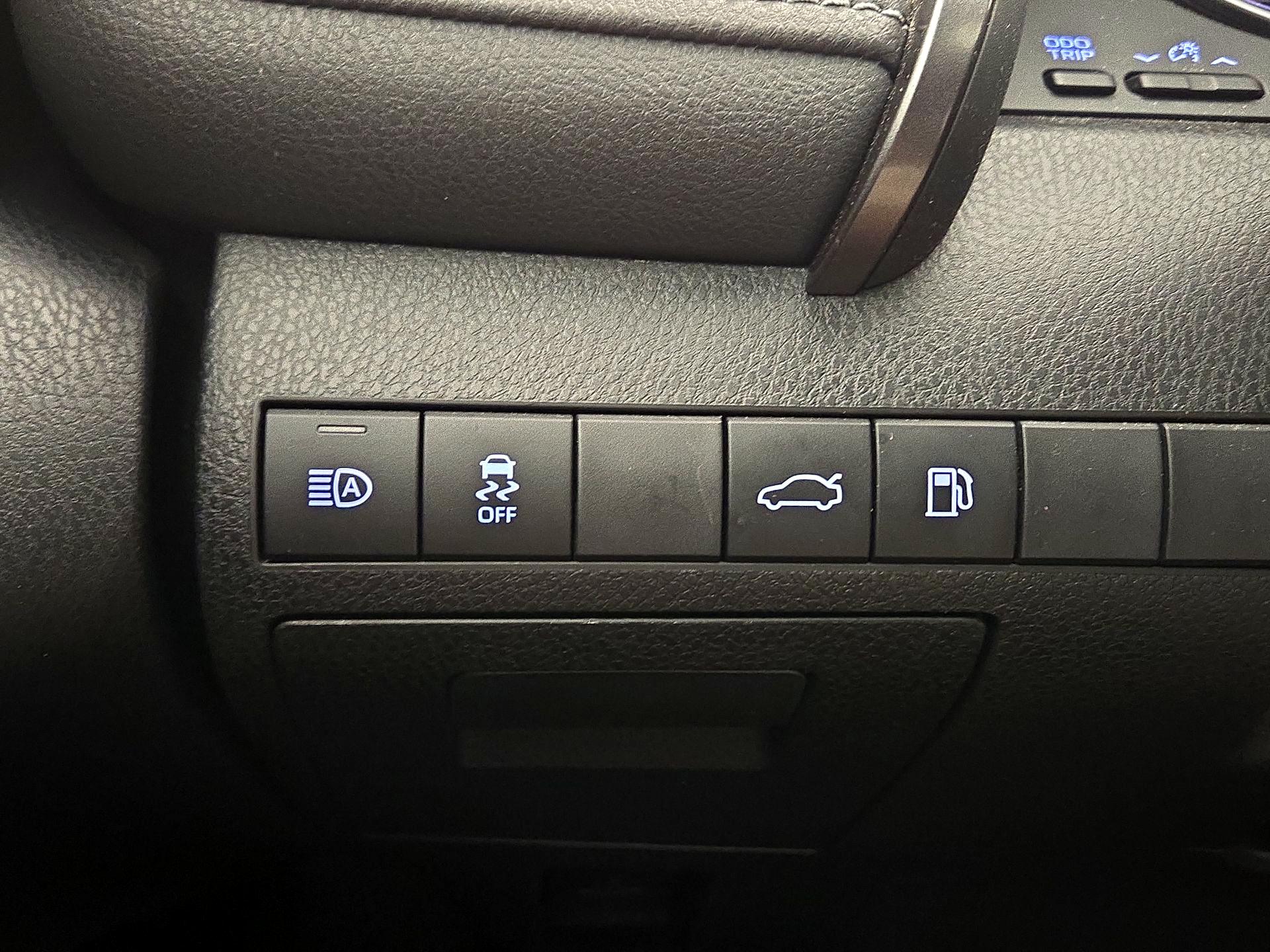 Thumbnail: 2018 Toyota Camry - 13