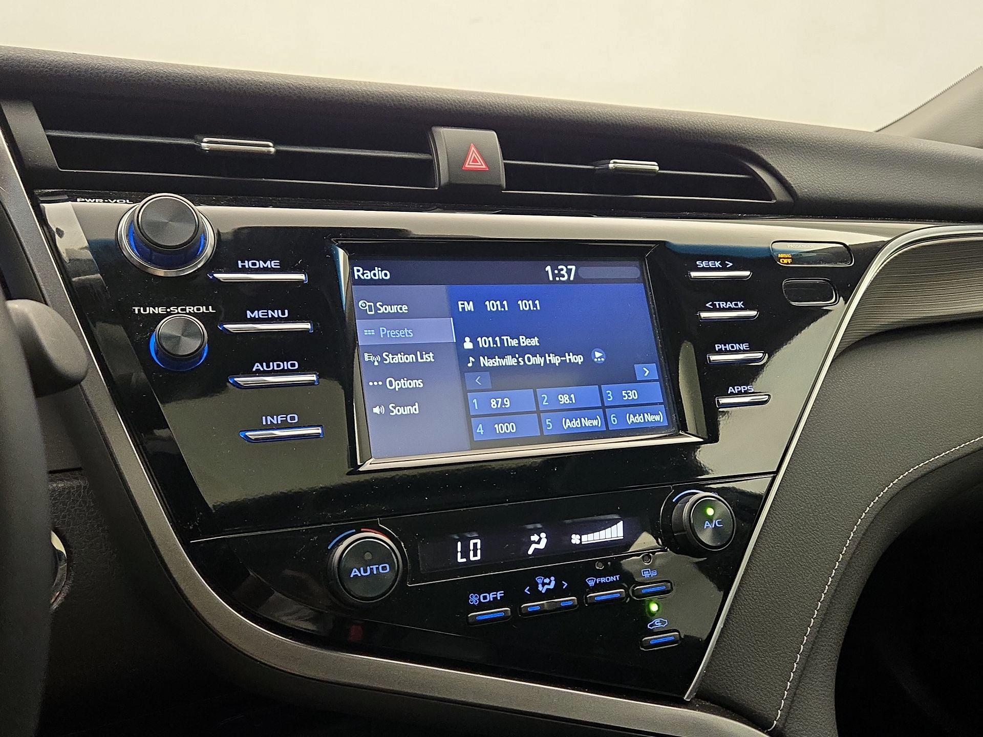 Thumbnail: 2018 Toyota Camry - 15