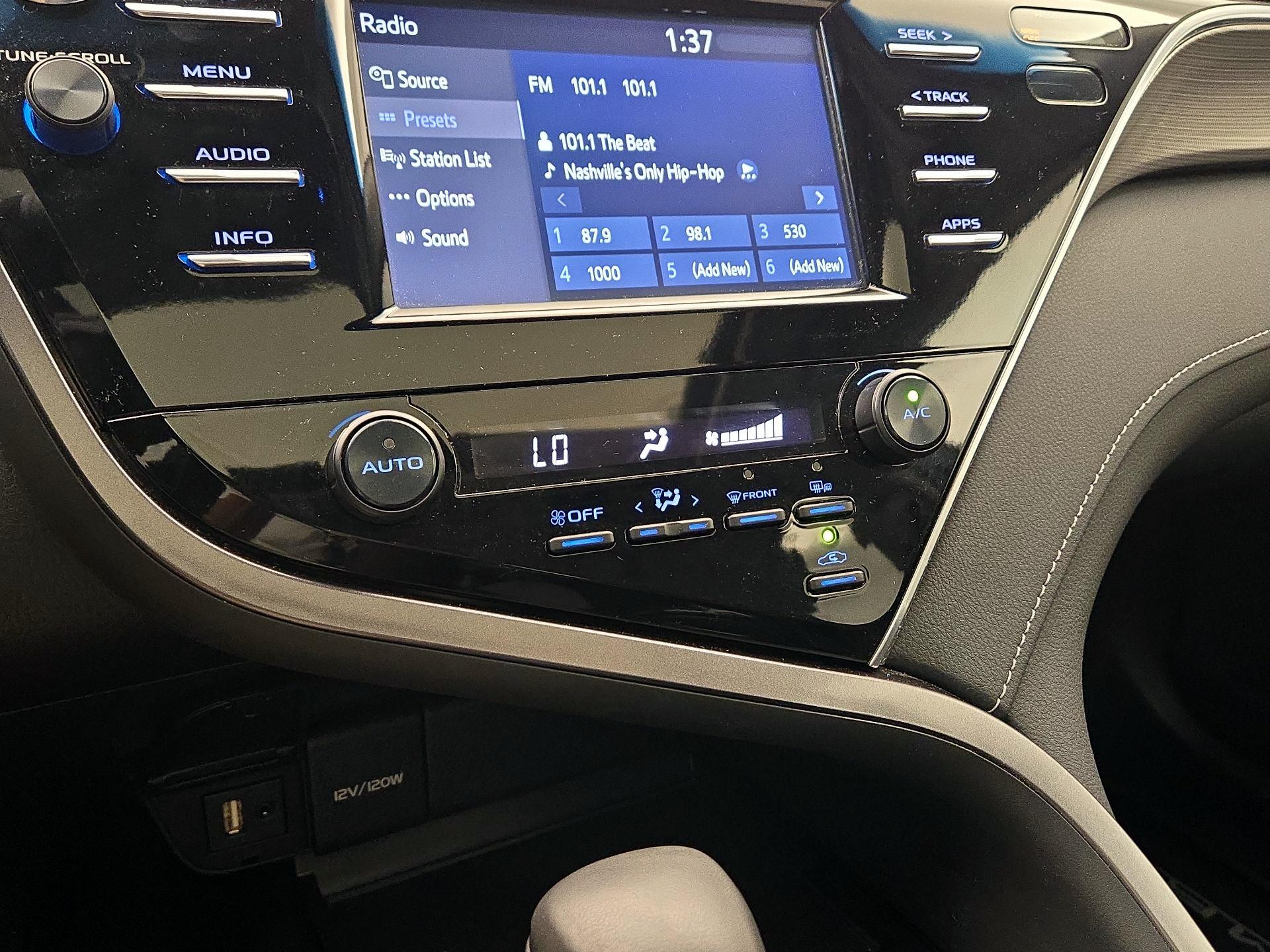 Thumbnail: 2018 Toyota Camry - 16